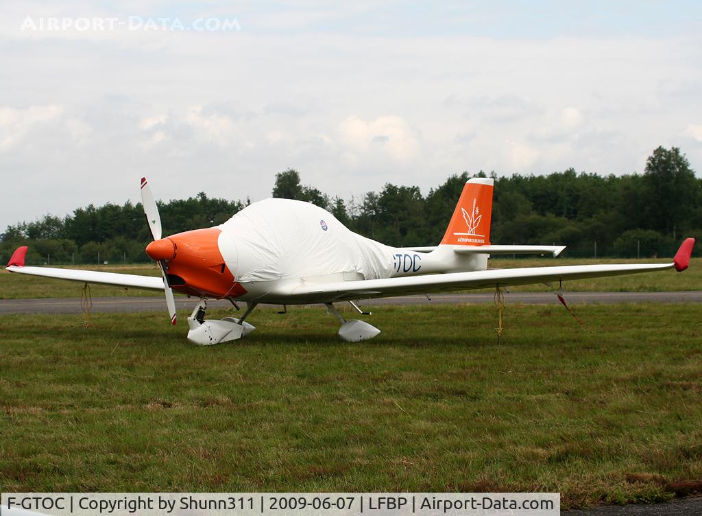 F-GTOC, Aquila A210 (AT01) C/N AT01-136, Parked during LFBP Open Day 2009