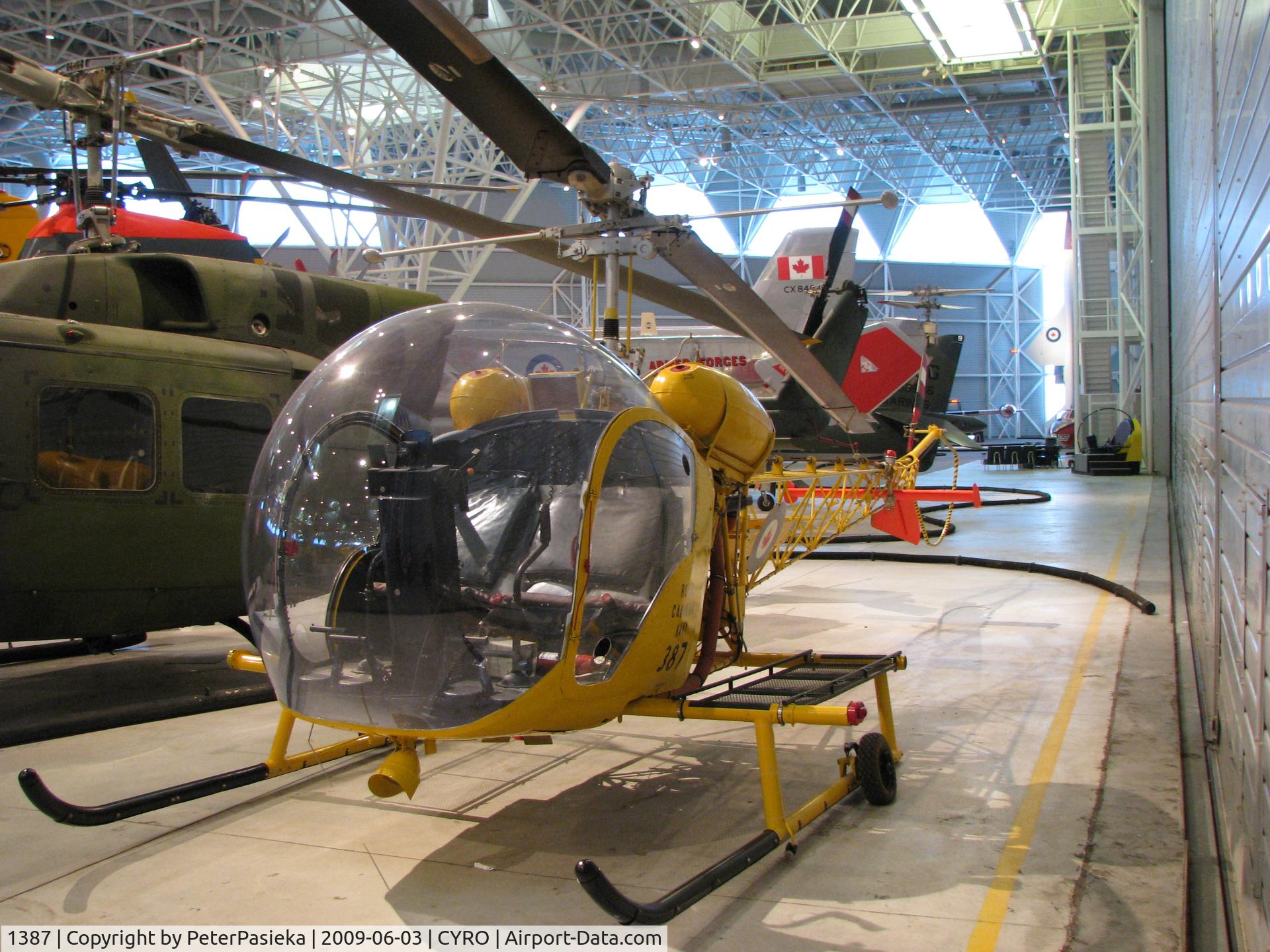 1387, Bell HTL-6 C/N 1387, @ Canada Aviation Museum in Ottawa