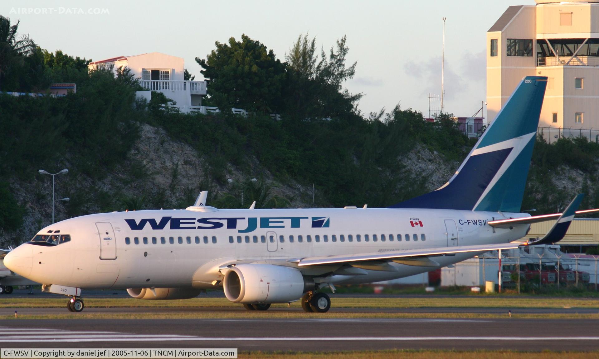 C-FWSV, 2003 Boeing 737-7CT C/N 32760, taking off rn10