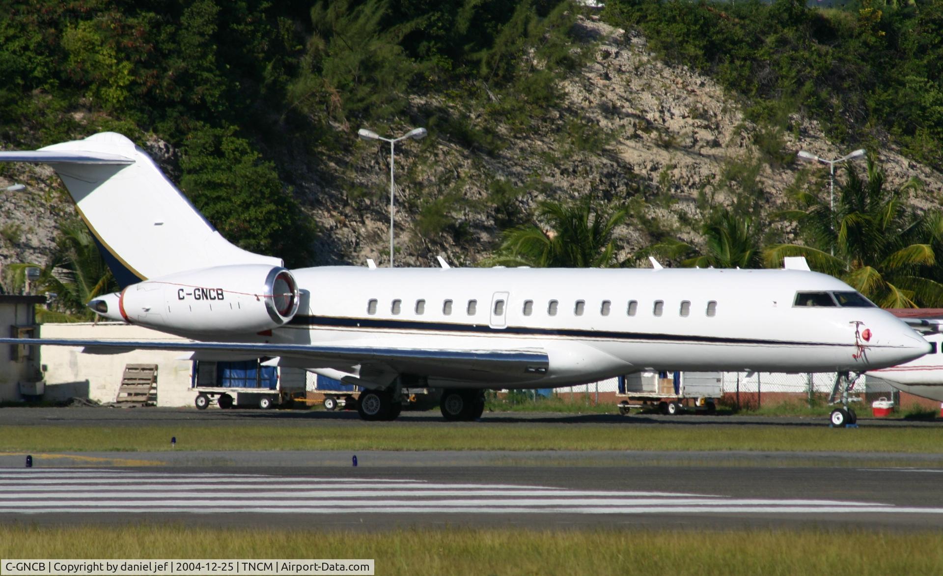 C-GNCB, 2001 Bombardier BD-700-1A10 Global Express C/N 9088, park at the cargo ramp