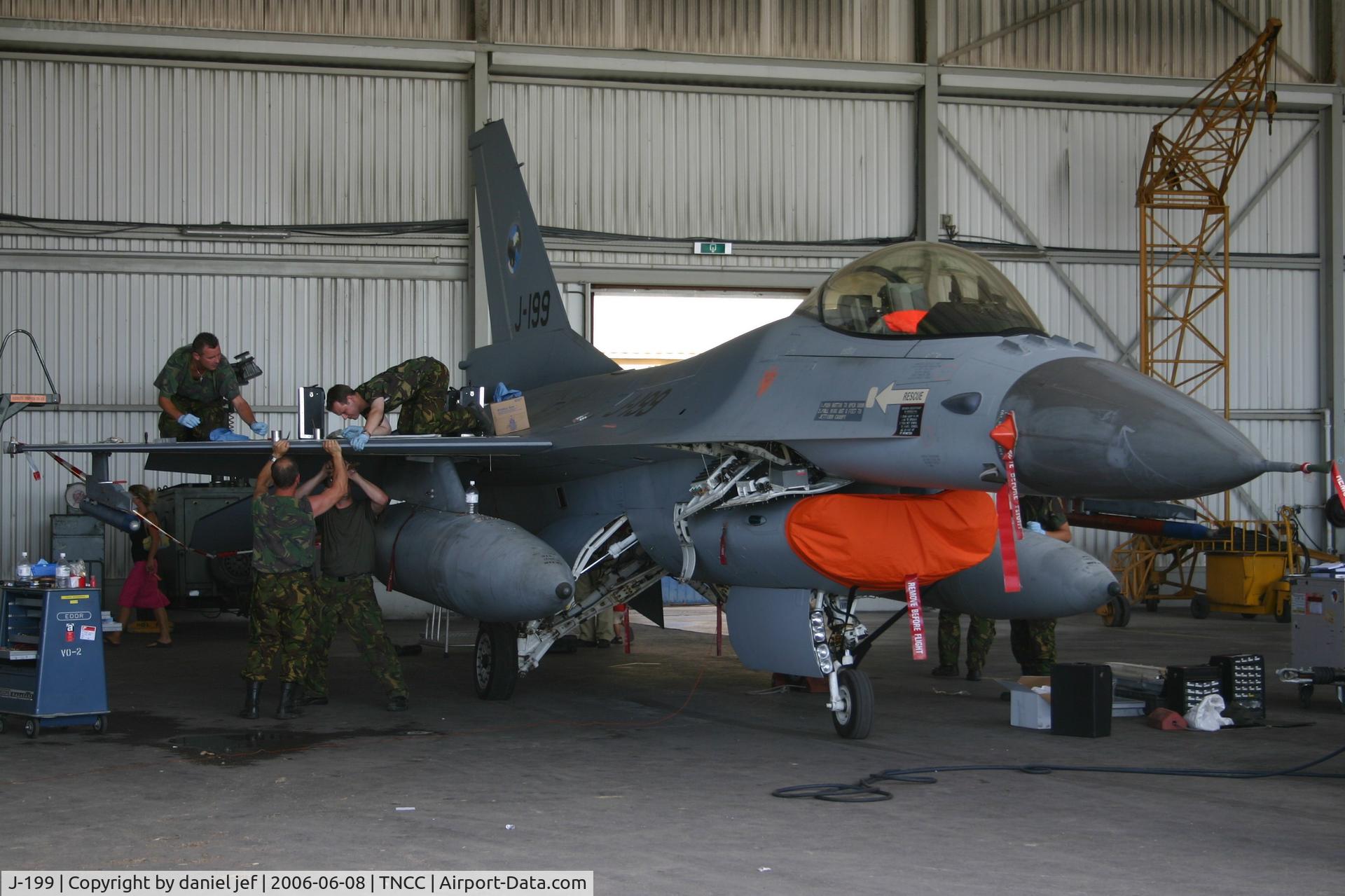J-199, Fokker F-16AM Fighting Falcon C/N 6D106, in the hanger