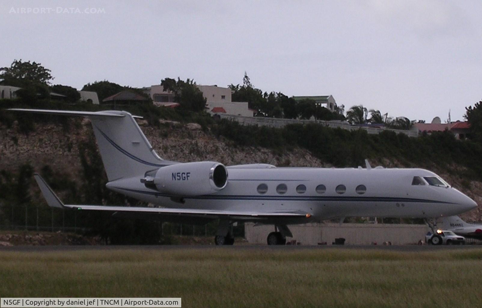 N5GF, 1995 Gulfstream Aerospace G-IV C/N 1277, taking off
