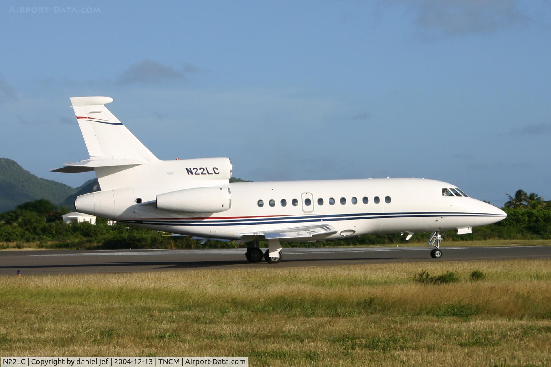 N22LC, 2004 Dassault Falcon 900EX C/N 136, taking off