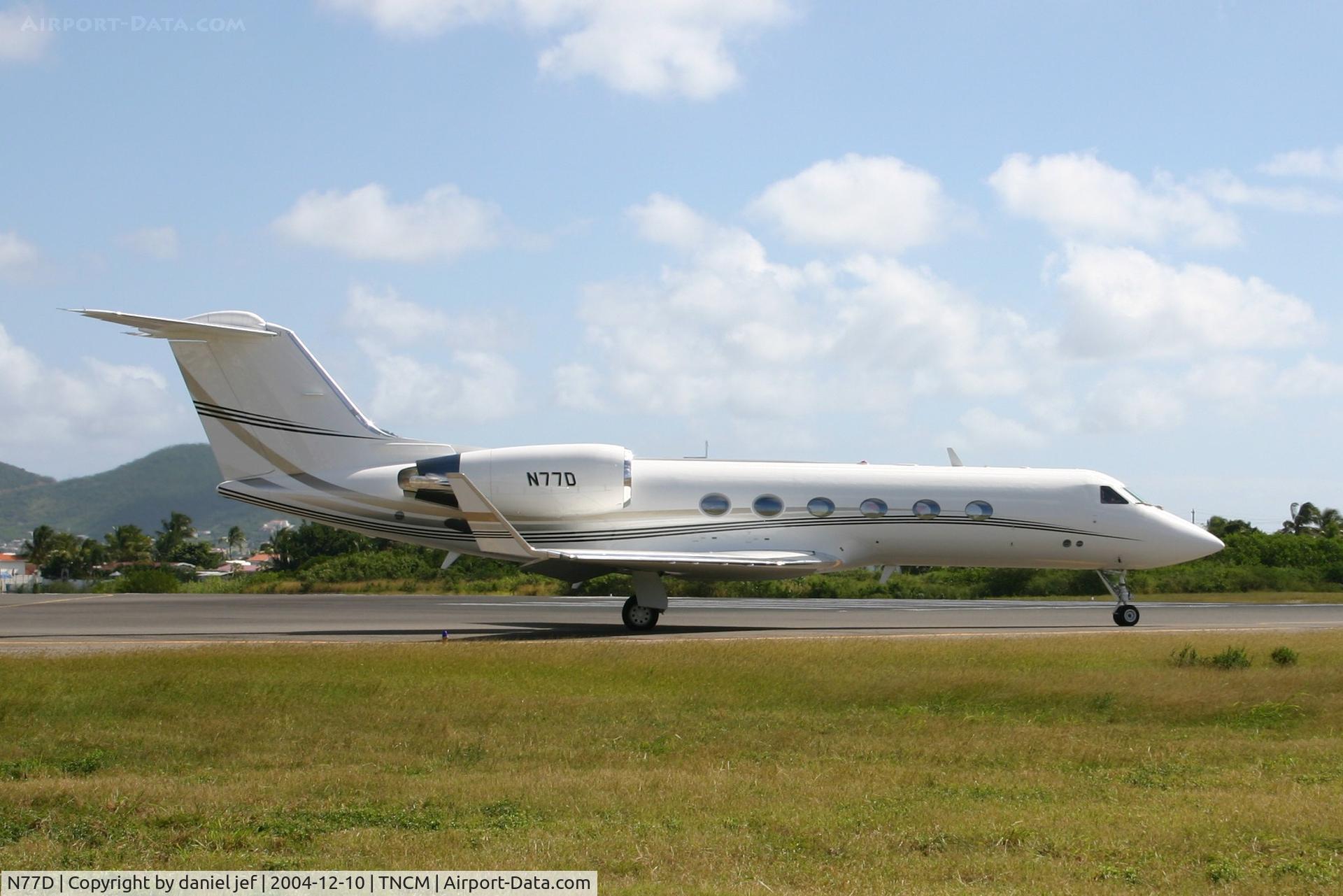 N77D, 1998 Gulfstream Aerospace G-IV C/N 1340, taking off