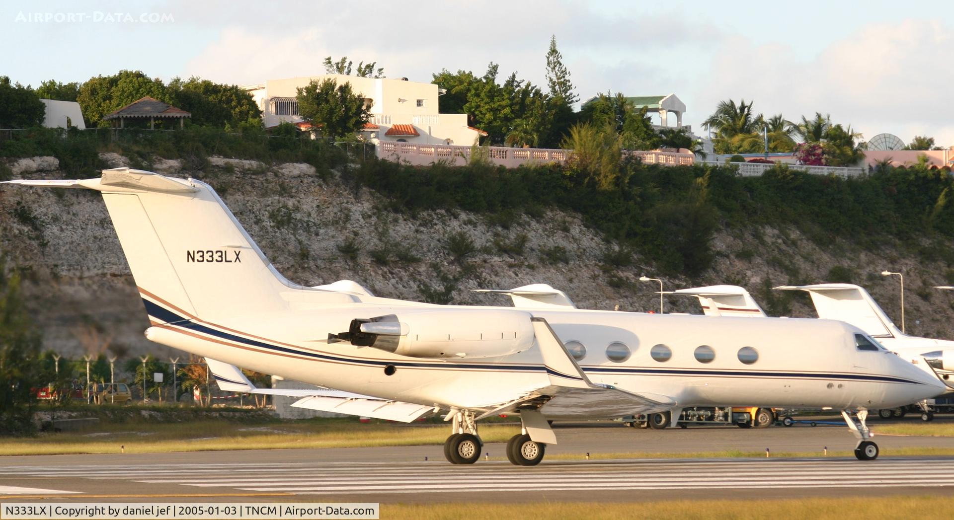 N333LX, 1982 Grumman G1159A Gulfstream III C/N 366, taking off