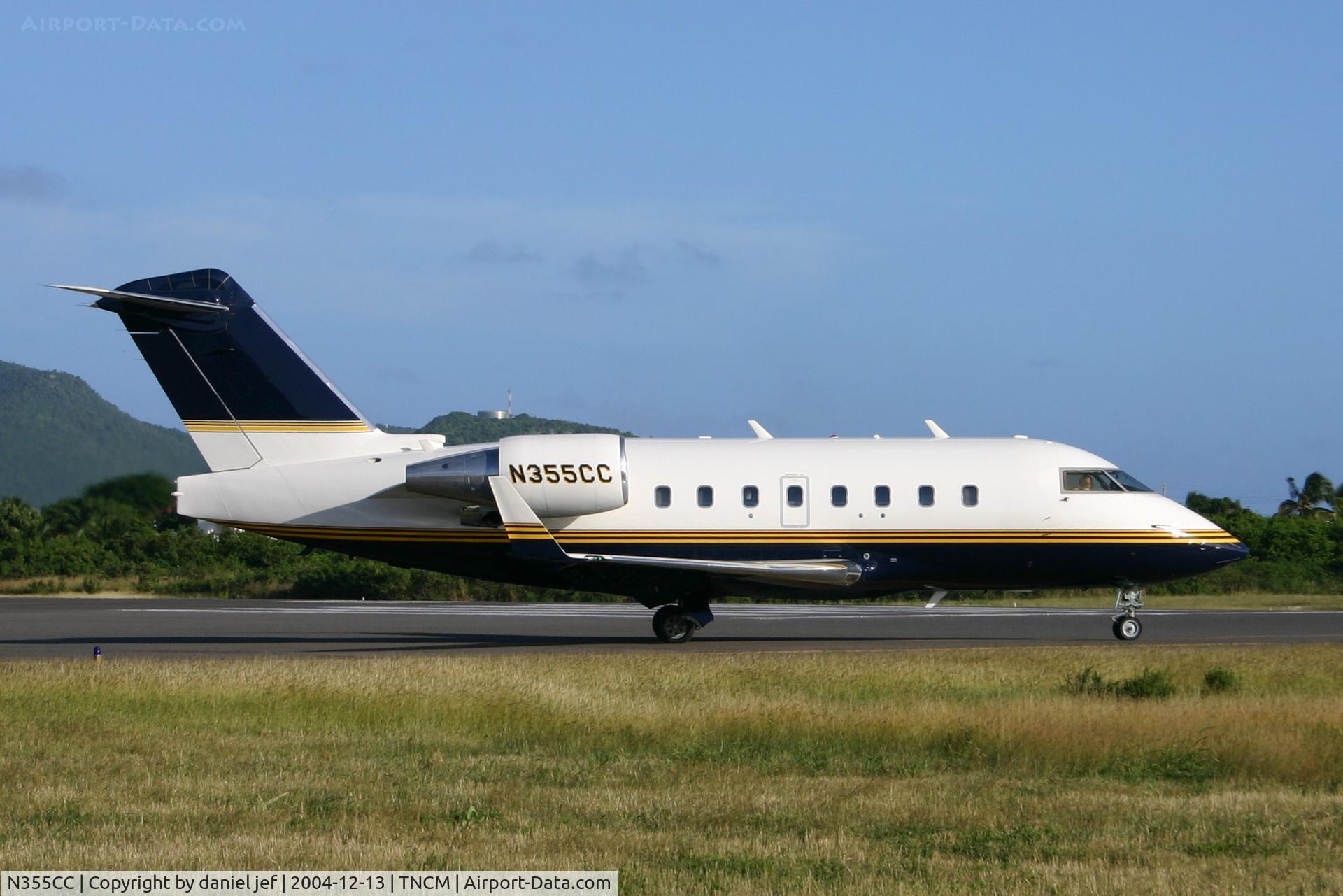 N355CC, 1998 Bombardier Challenger 604 (CL-600-2B16) C/N 5393, taxing runway 10