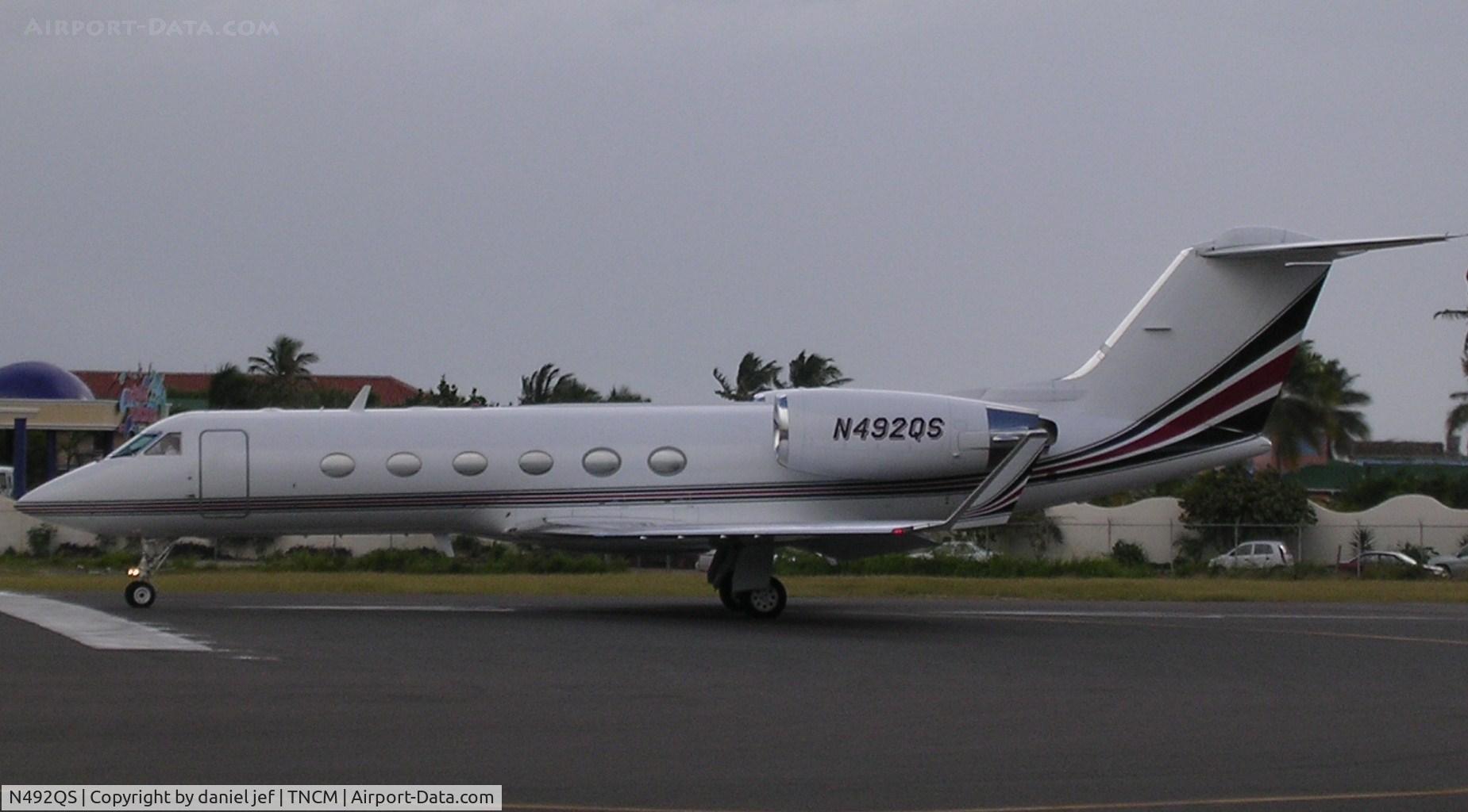 N492QS, 1999 Gulfstream Aerospace G-IV C/N 1392, taking off