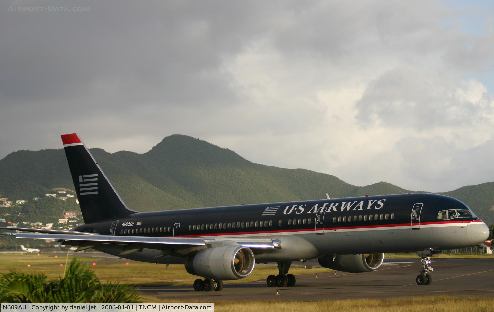 N609AU, 1983 Boeing 757-225 C/N 22205, taxing runway 10