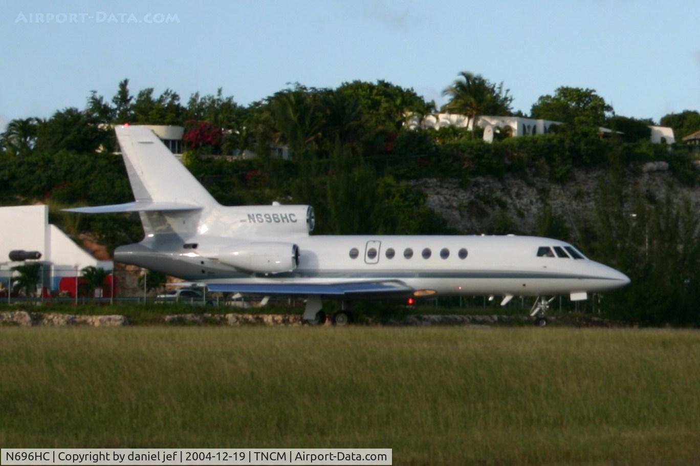 N696HC, 2006 Cessna 680 Citation Sovereign C/N 680-0101, taking off