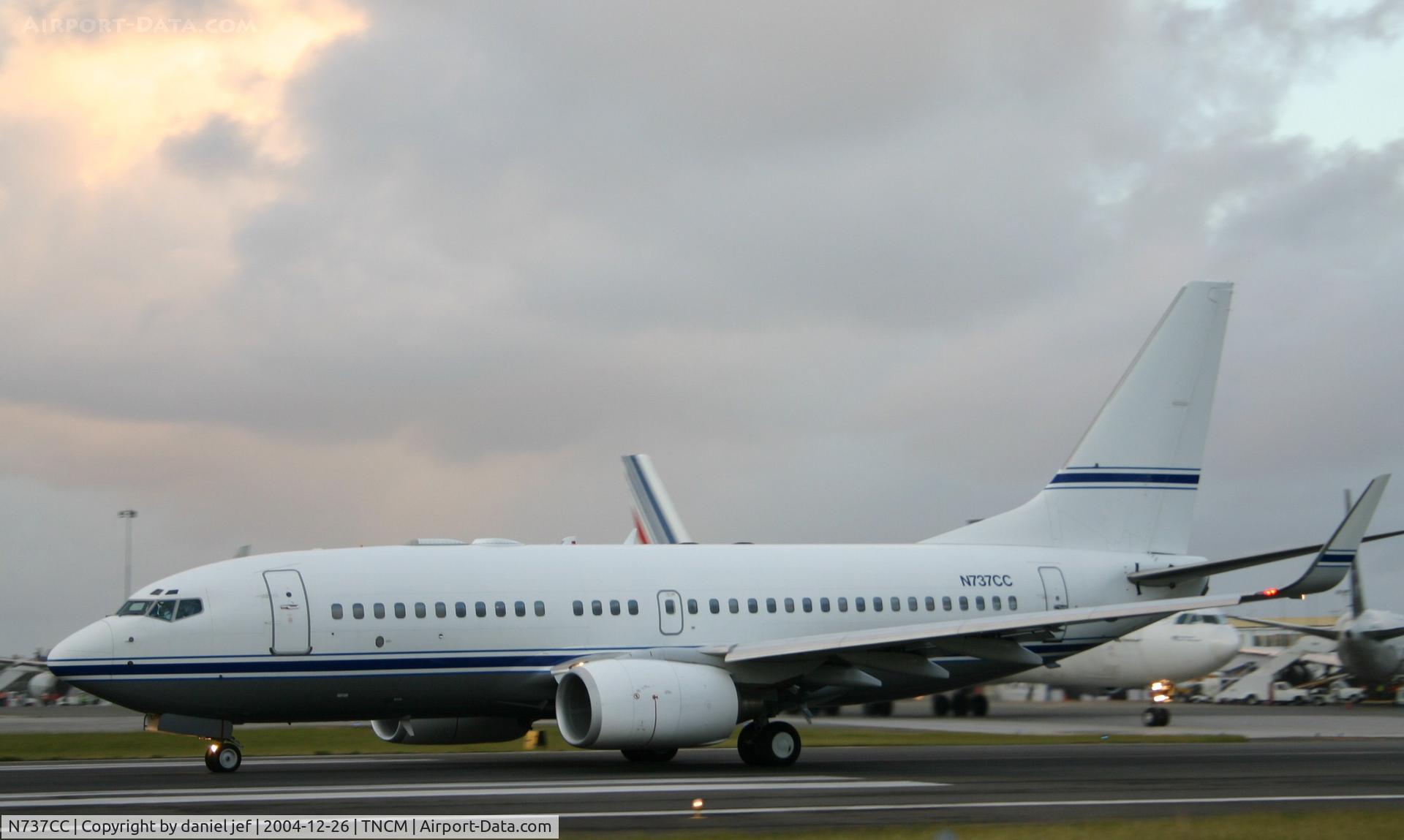 N737CC, 1999 Boeing 737-74Q/BBJ C/N 29135, Back tracking runway 10