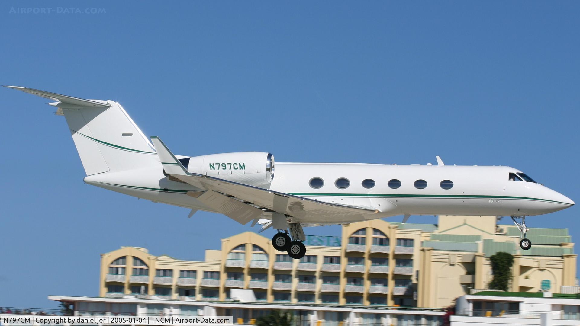 N797CM, 1988 Gulfstream Aerospace G-IV C/N 1064, Landing 10