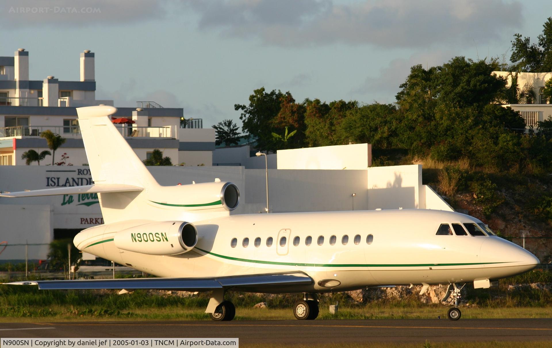 N900SN, 2002 Dassault Falcon 900EX C/N 117, taking off