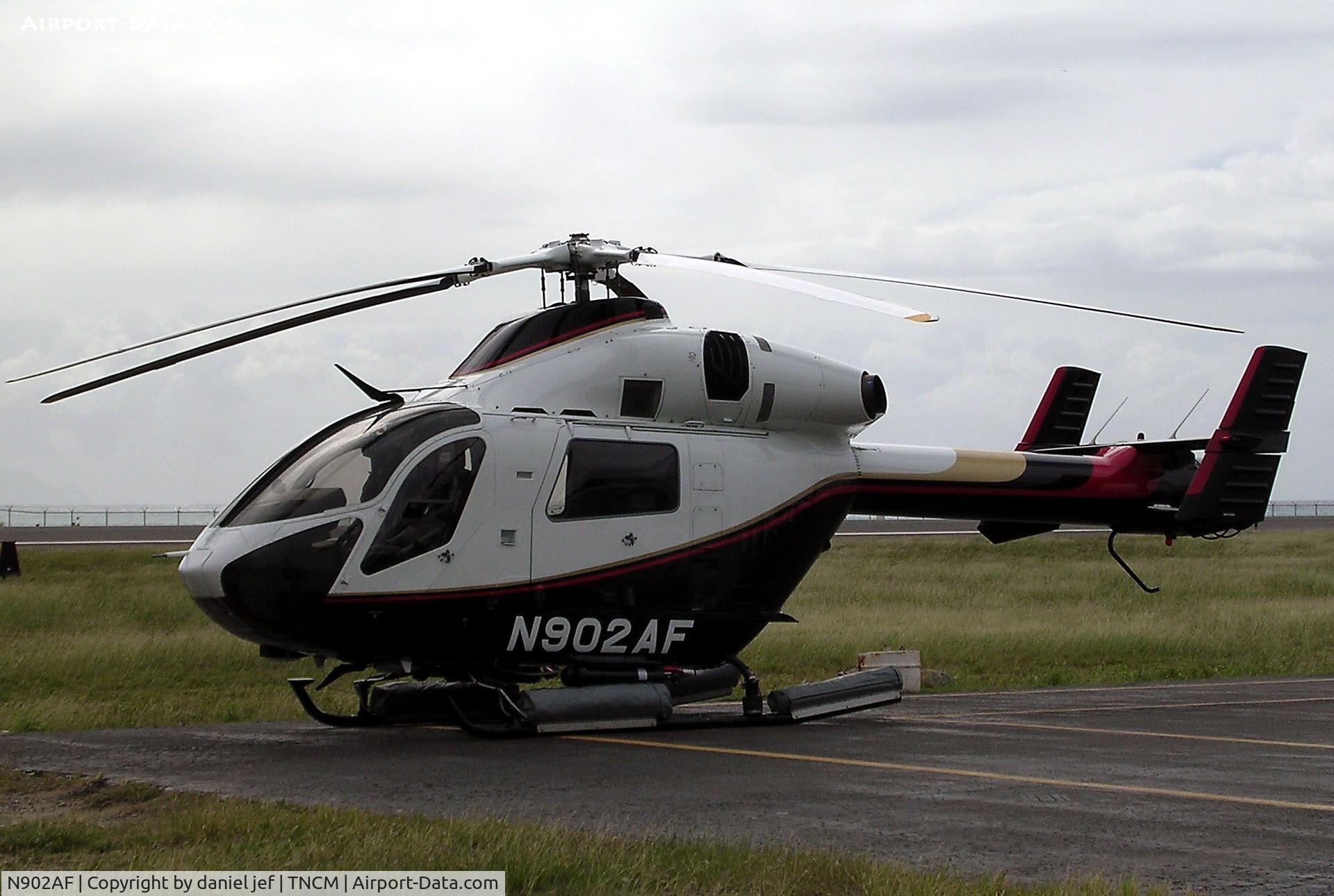 N902AF, 1995 McDonnell Douglas MD-900 Explorer C/N 900-00014, At the helipad