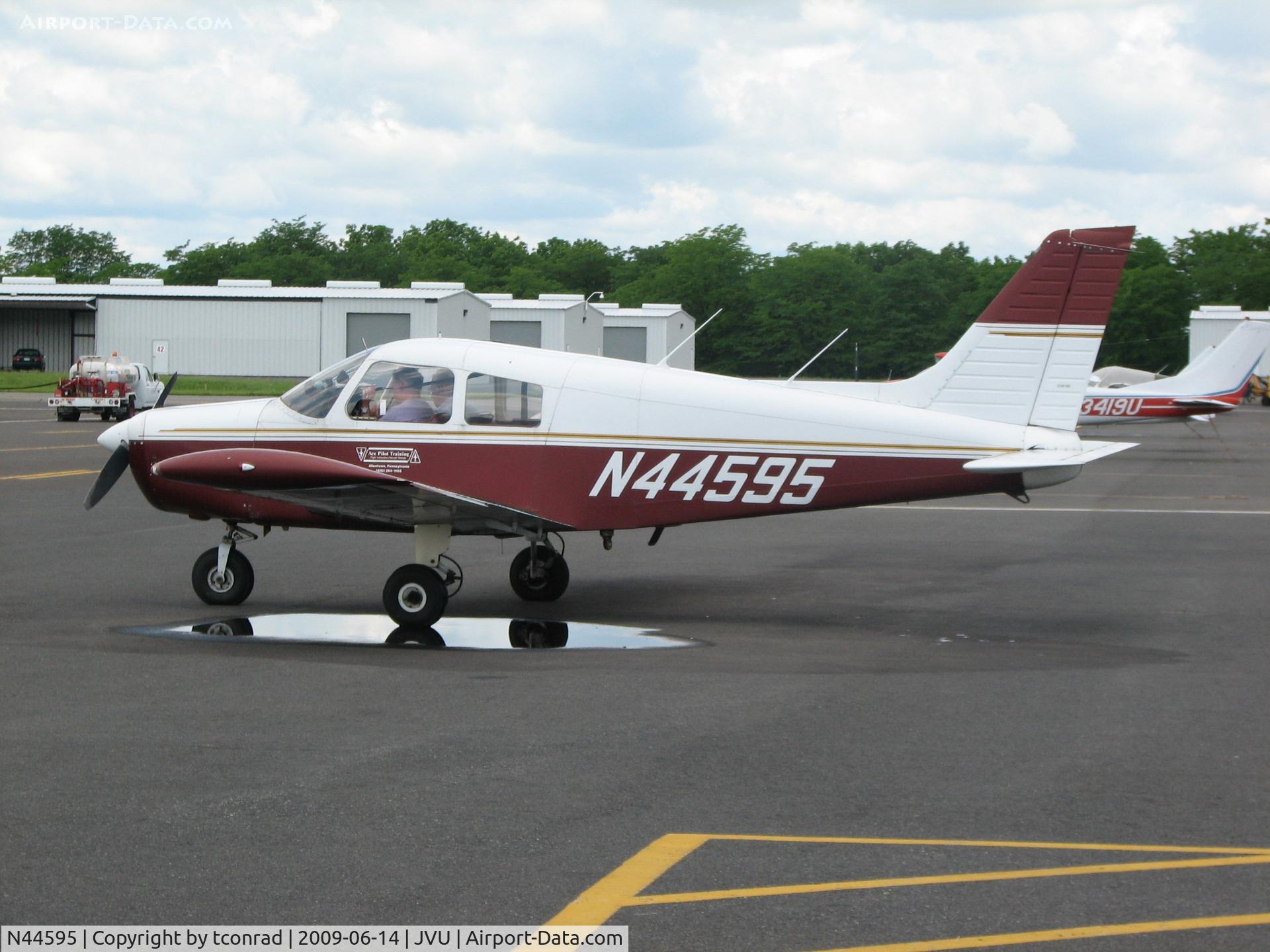 N44595, 1974 Piper PA-28-140 C/N 28-7425430, at Queen City