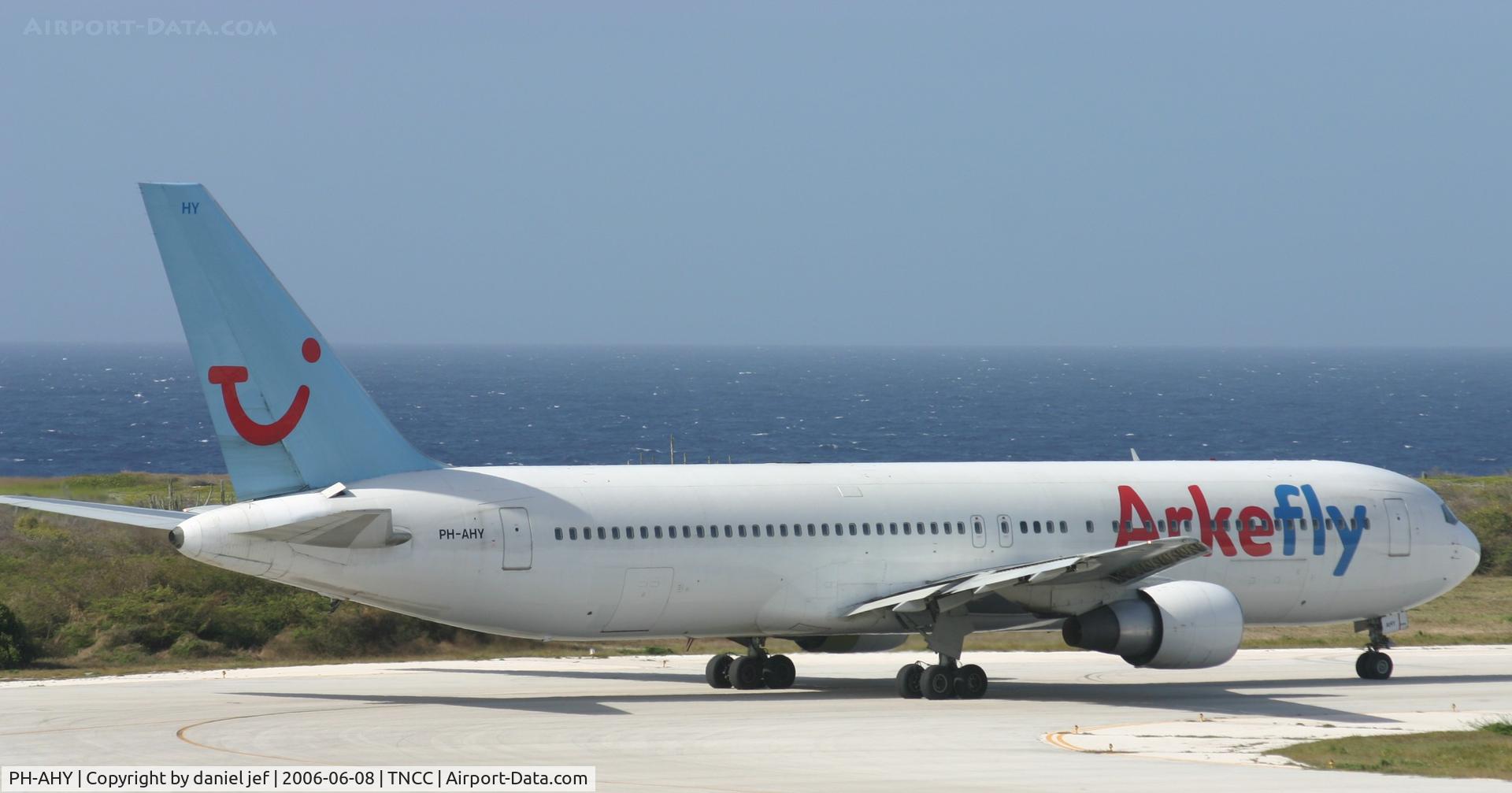PH-AHY, 1990 Boeing 767-383/ER C/N 24848, taking off
