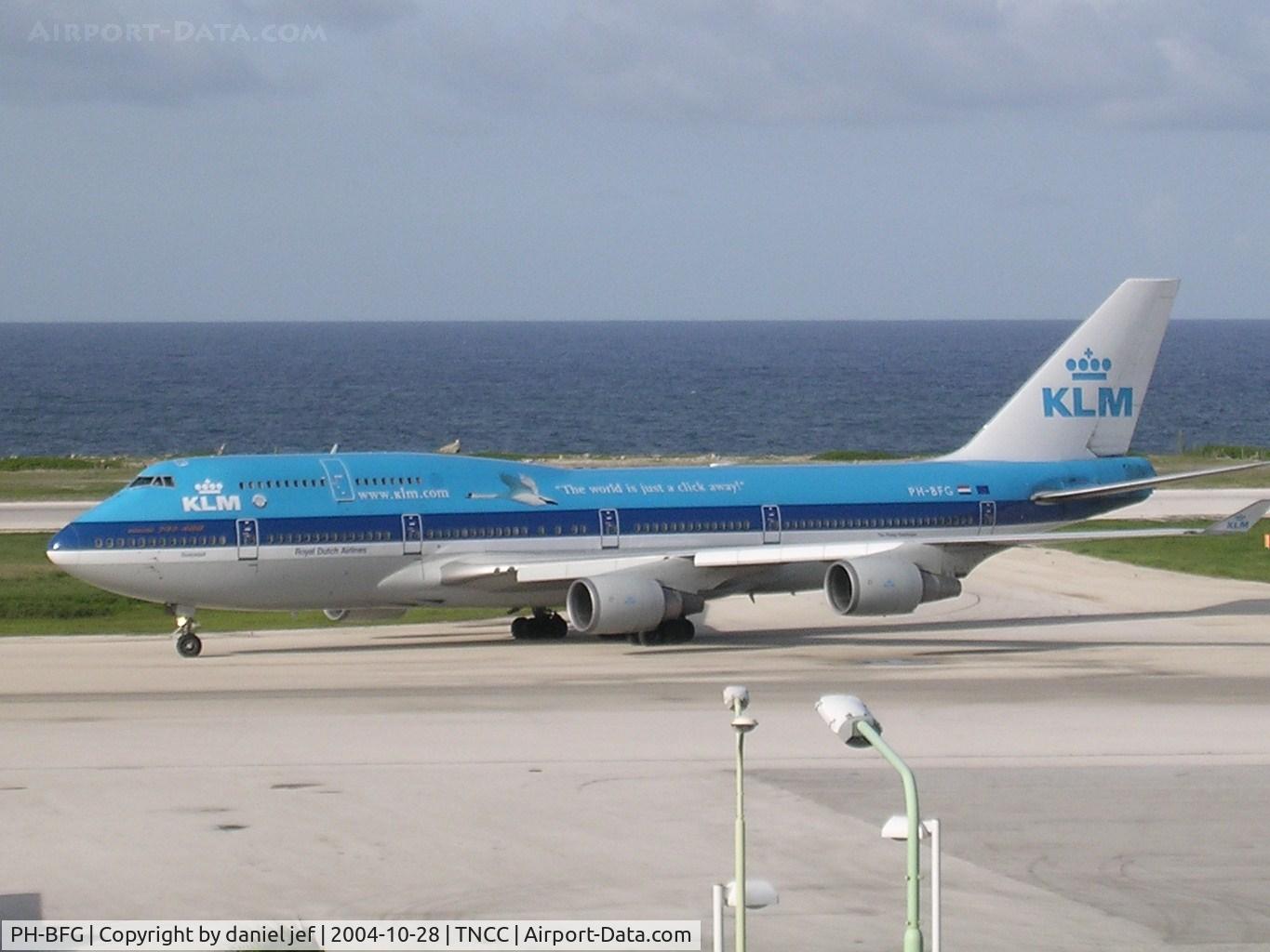 PH-BFG, 1990 Boeing 747-406 C/N 24517, Taxing to parking