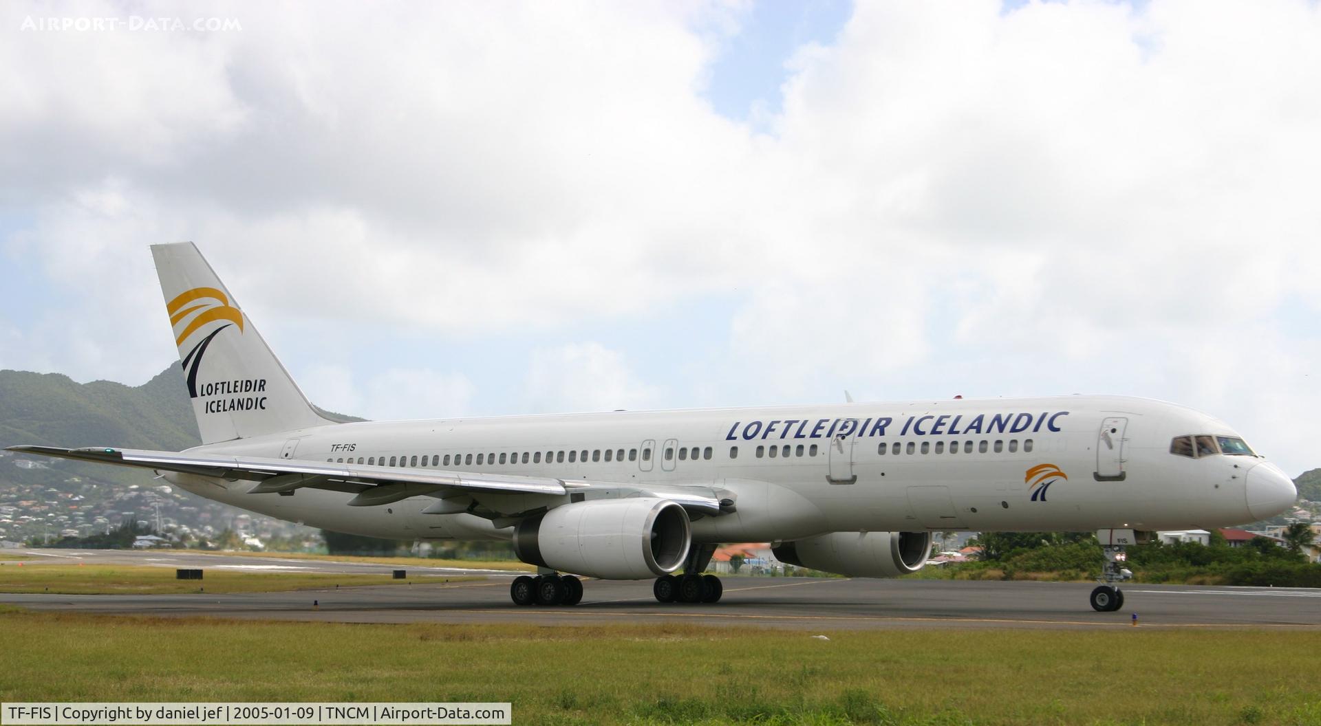 TF-FIS, 1994 Boeing 757-256 C/N 26245, taxing runway 10