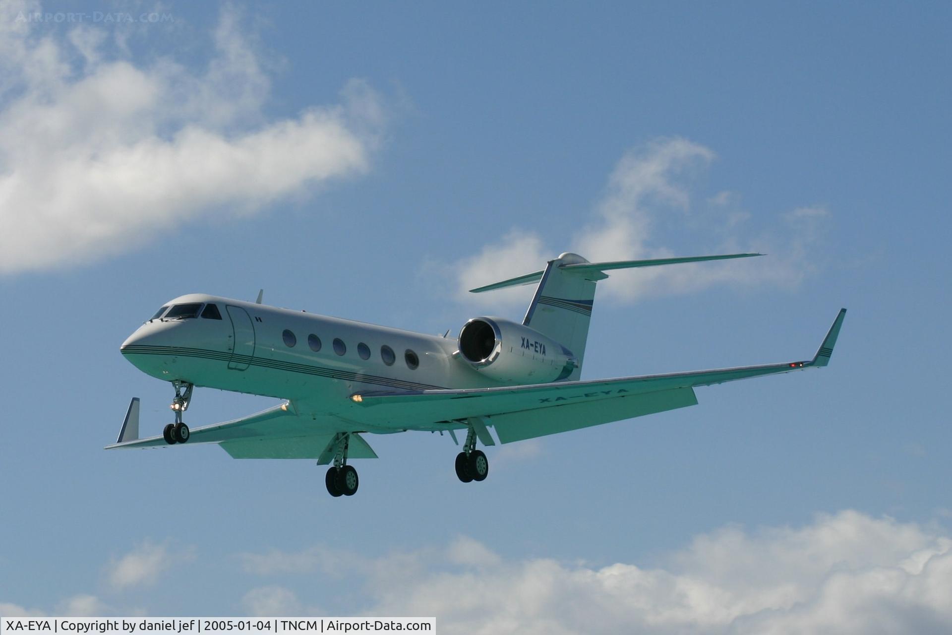 XA-EYA, 1999 Gulfstream Aerospace G-IV C/N 1388, Landing 10