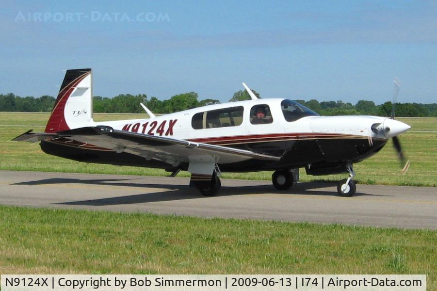 N9124X, 1991 Mooney M20M Bravo C/N 27-0081, Arriving at the Urbana, Ohio breakfast fly-in.