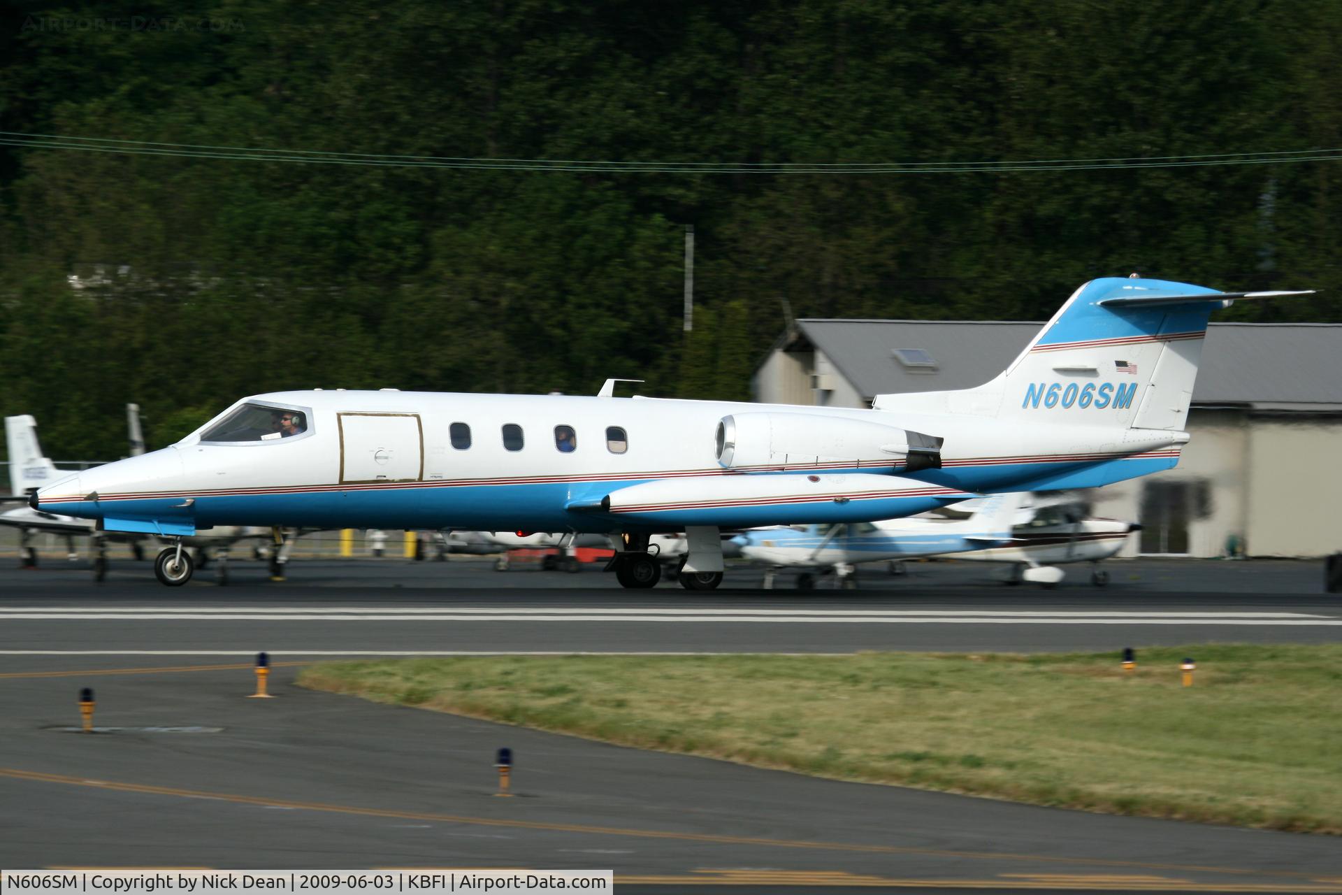 N606SM, 1974 Gates Learjet 25B C/N 185, KBFI