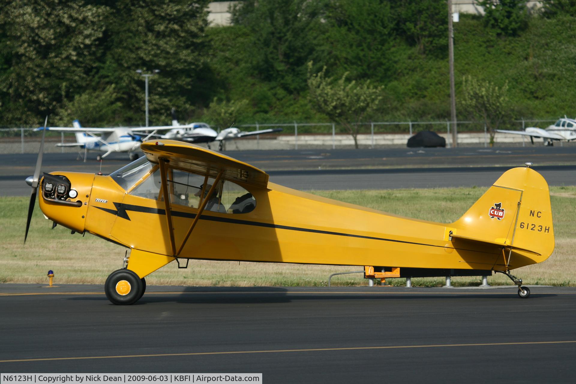 N6123H, 1946 Piper J3C-65 Cub C/N 19284, KBFI
