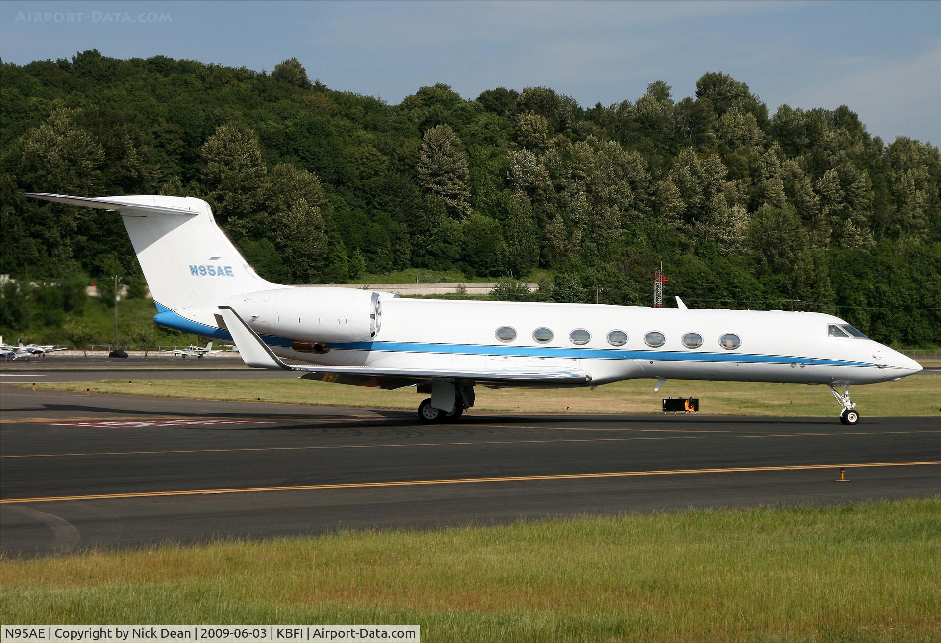 N95AE, 1998 Gulfstream Aerospace G-V C/N 562, KBFI