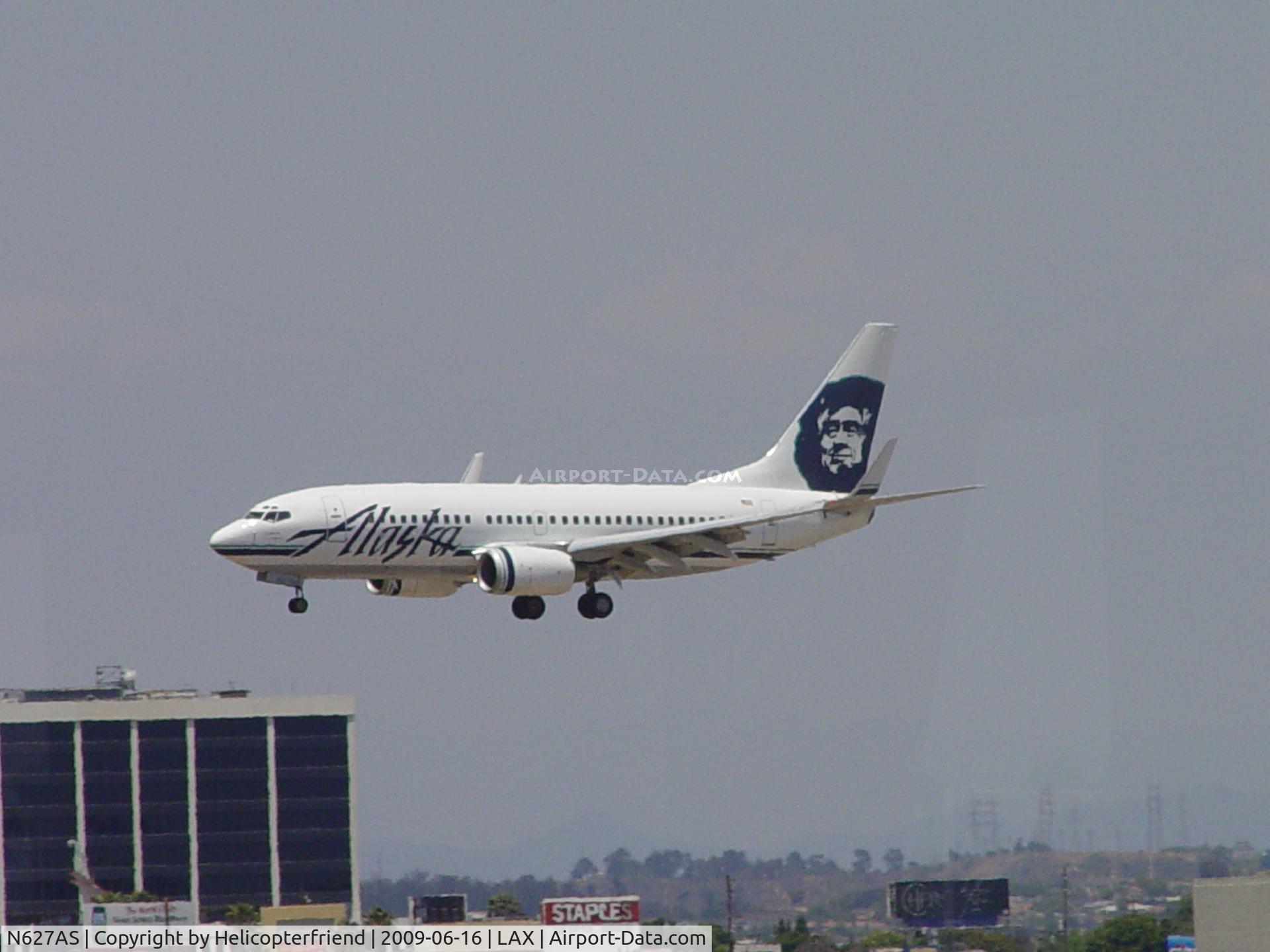 N627AS, 2001 Boeing 737-790 C/N 30794, On final 24R