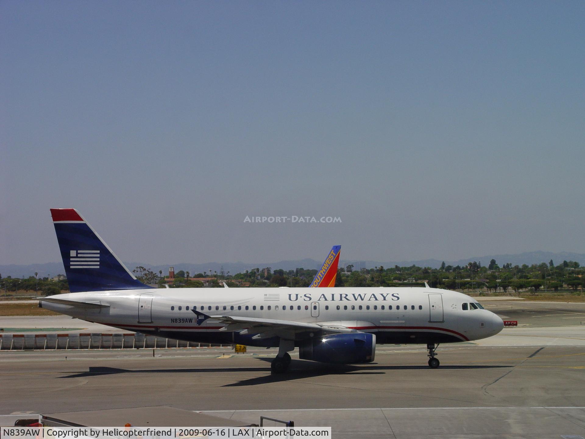 N839AW, 2006 Airbus A319-132 C/N 2669, Extending to end of taxiway so Southwest can take off