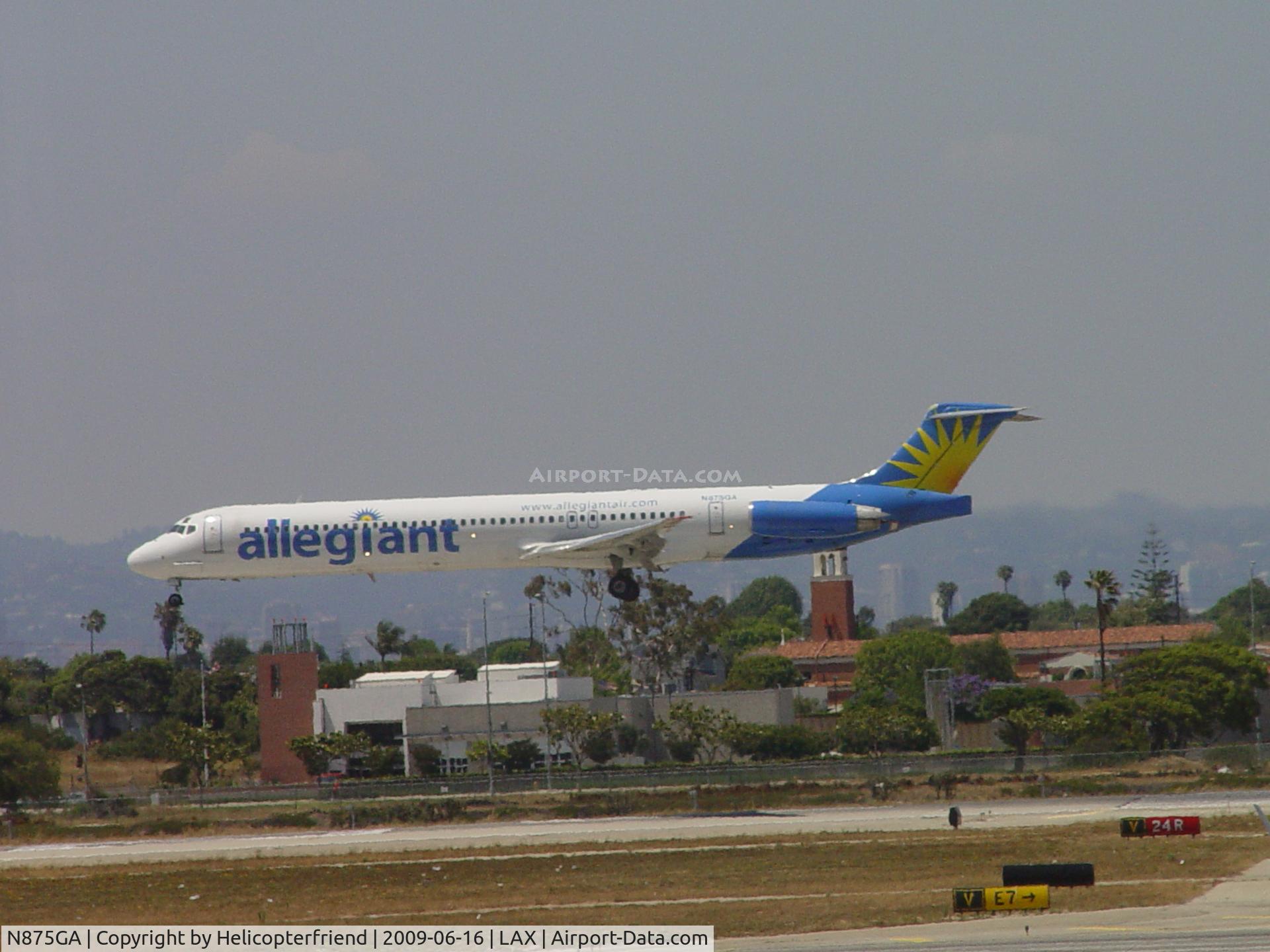 N875GA, 1995 McDonnell Douglas MD-83 (DC-9-83) C/N 53468, Landing Runway 24R