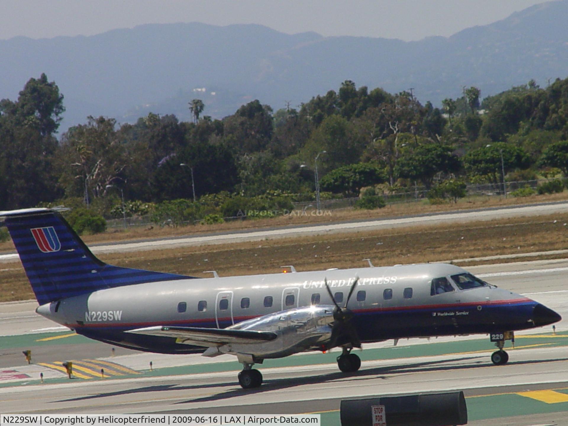 N229SW, 1995 Embraer EMB-120ER Brasilia C/N 120.305, Taxiing to 24L for take off