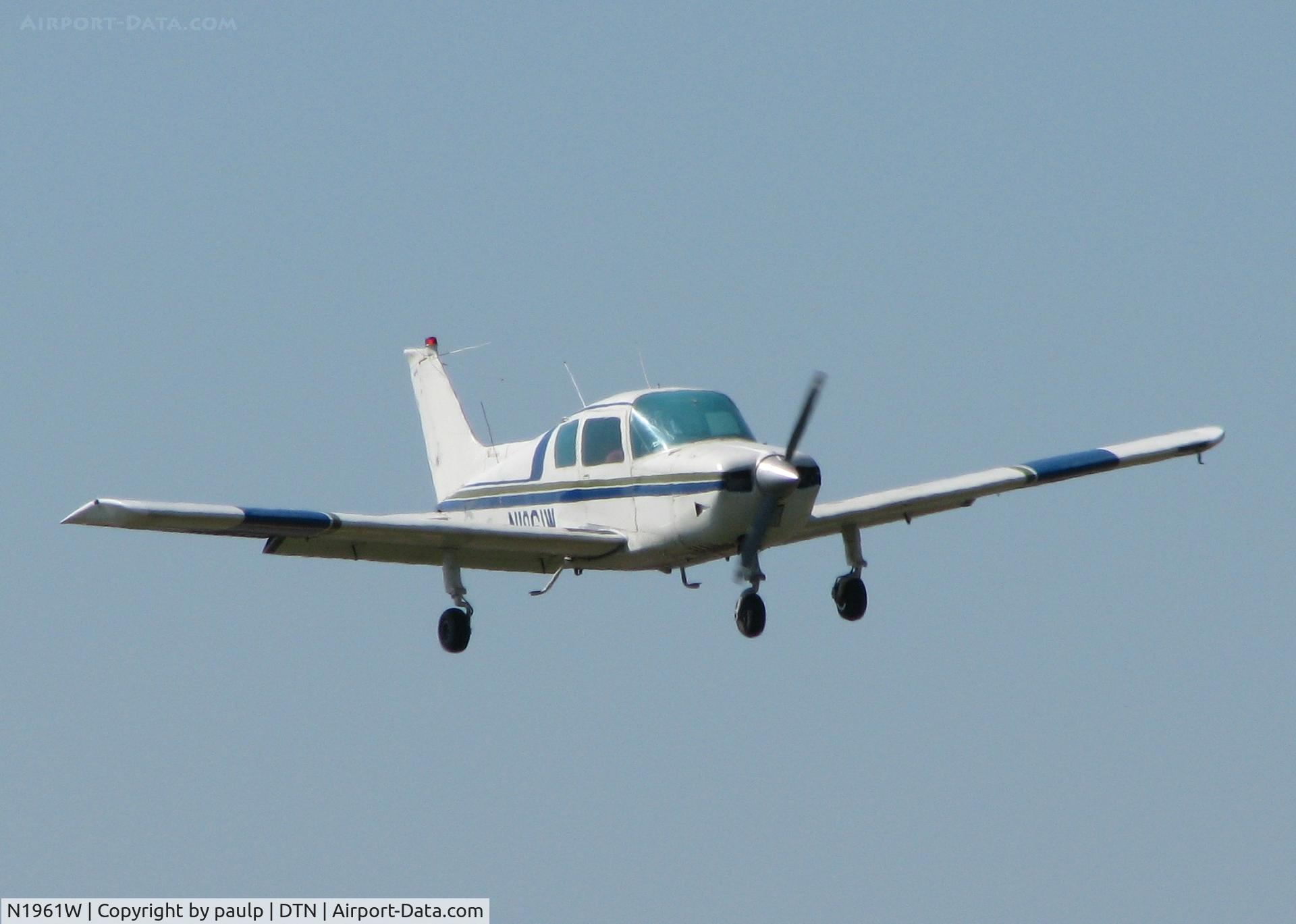 N1961W, 1973 Beech B19 Sport 150 C/N MB-624, Landing on 14 at Downtown Shreveport.