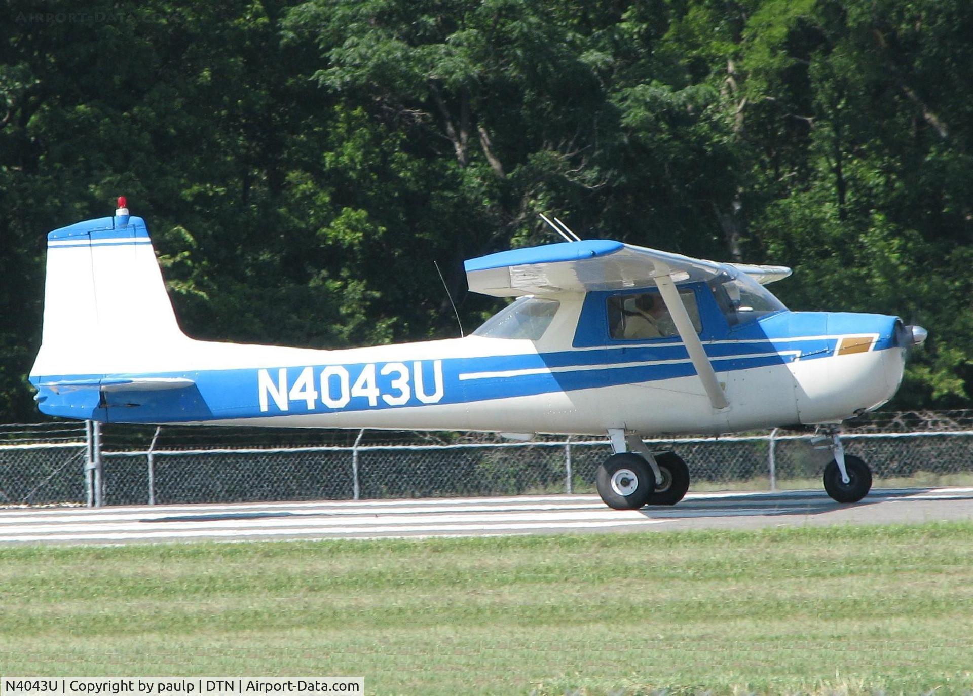 N4043U, 1965 Cessna 150E C/N 15061443, Starting to roll for take off on runway 14 at the Shreveport Downtown airport.
