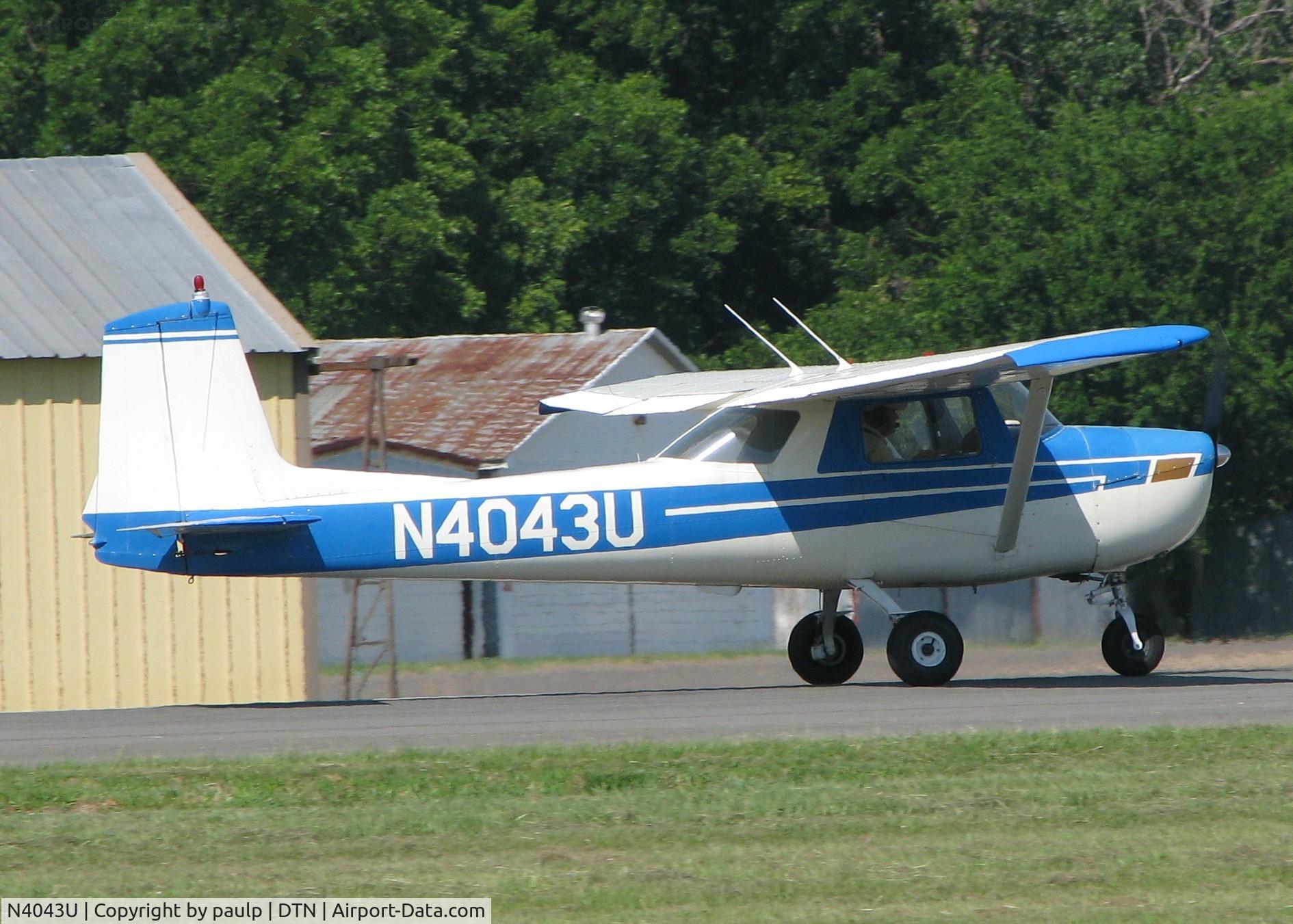 N4043U, 1965 Cessna 150E C/N 15061443, Rolling for take off at Downtown Shreveport.