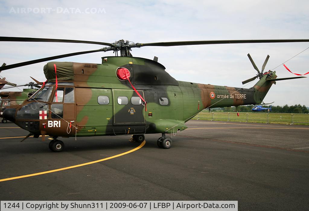 1244, Aérospatiale SA-330B Puma C/N 1244, Displayed during LFBP Open Day 2009... Additional 'Red Cross' patch...
