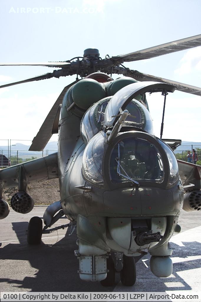 0100, Mil Mi-24D Hind D C/N M340100, Slovak Air Force   Mi-24D  Hind    cn M340100  static display