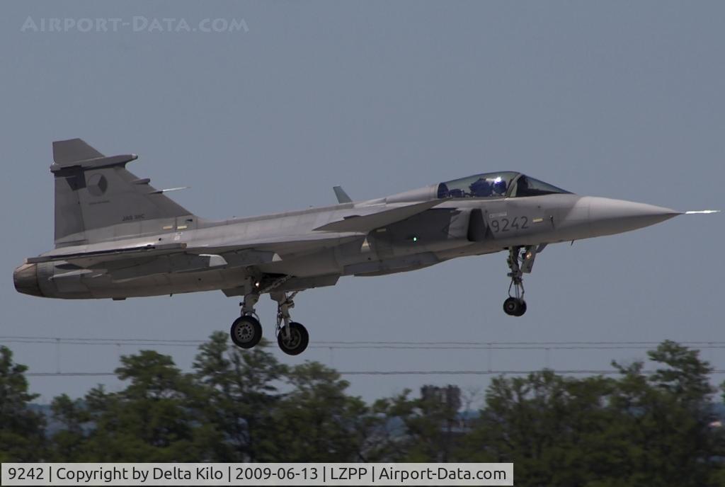 9242, Saab JAS-39C Gripen C/N 39242, Czech Air Force  solo display
