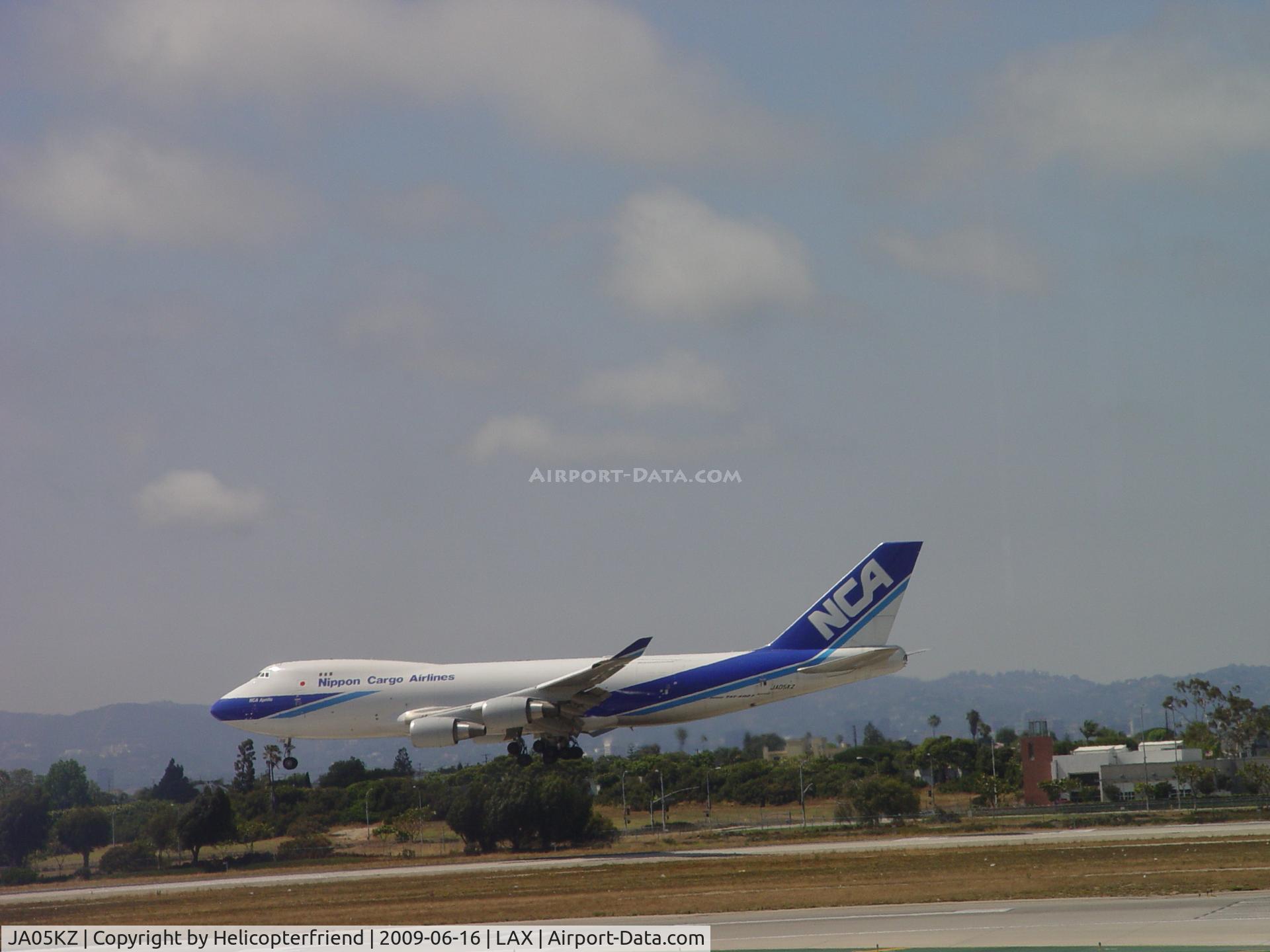 JA05KZ, 2007 Boeing 747-4KZF (SCD) C/N 36132/1394, Landing 24R