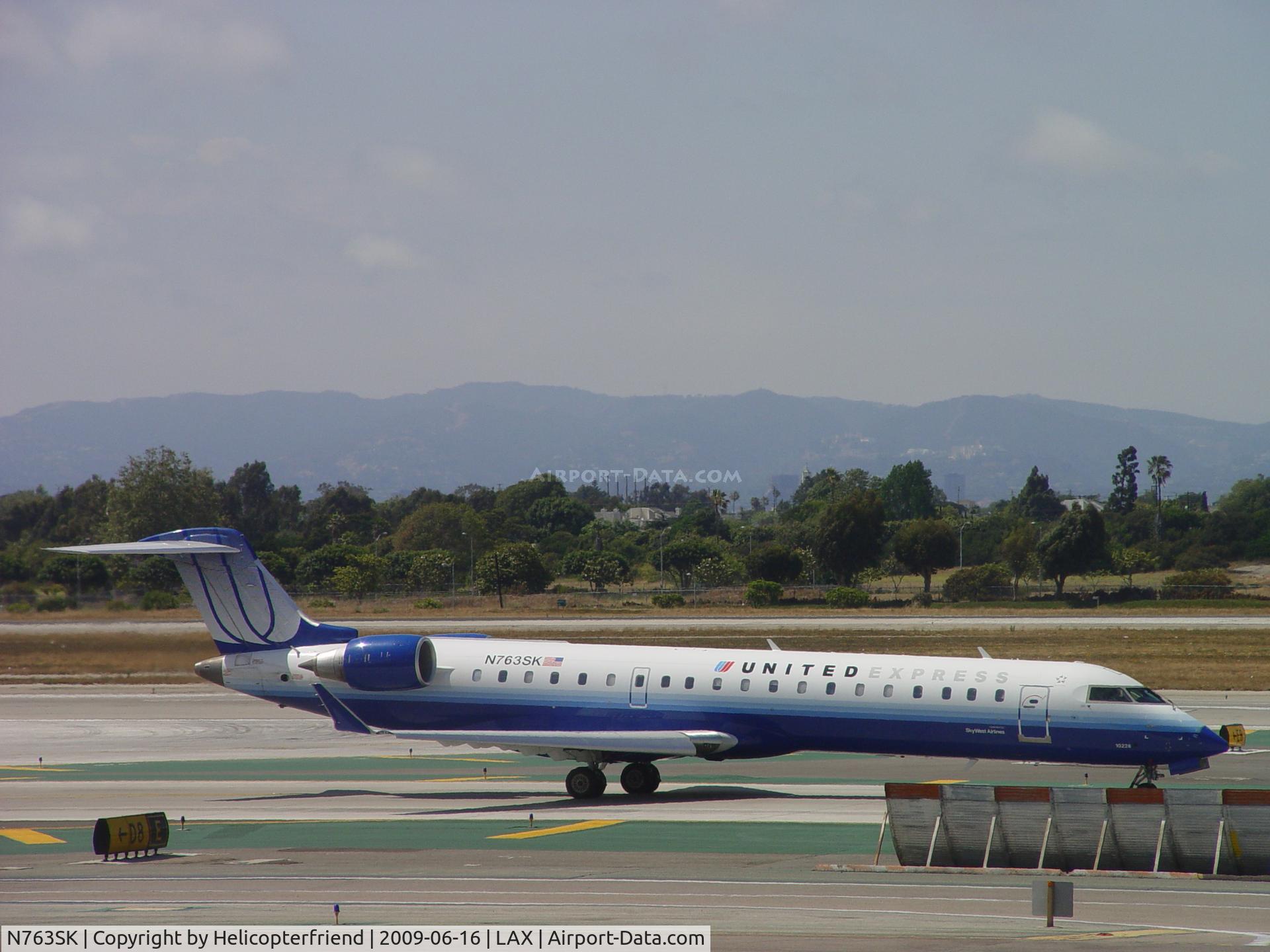 N763SK, 2005 Bombardier CRJ-701ER (CL-600-2C10) Regional Jet C/N 10228, Taxiing to 24L for take off