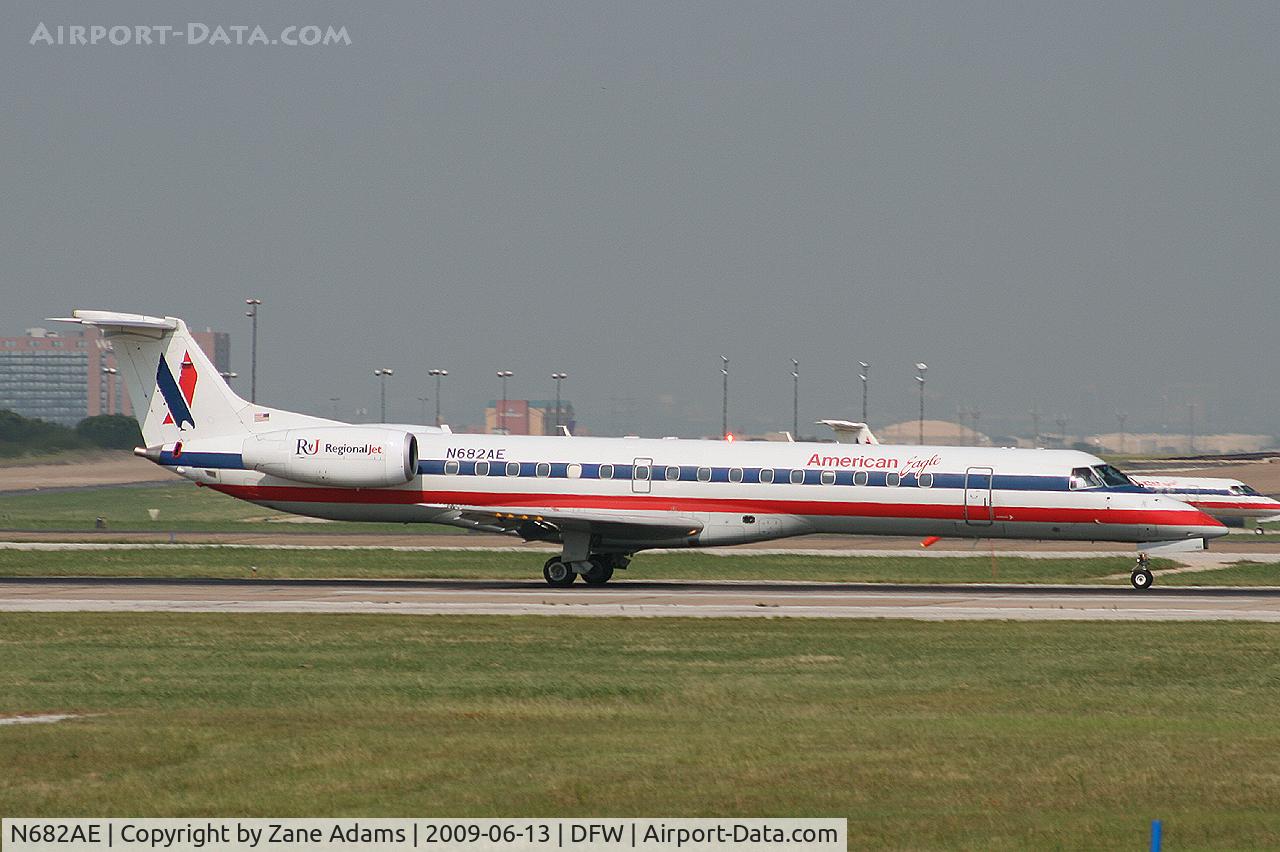 N682AE, 2004 Embraer ERJ-145LR (EMB-145LR) C/N 14500826, American Eagle at DFW