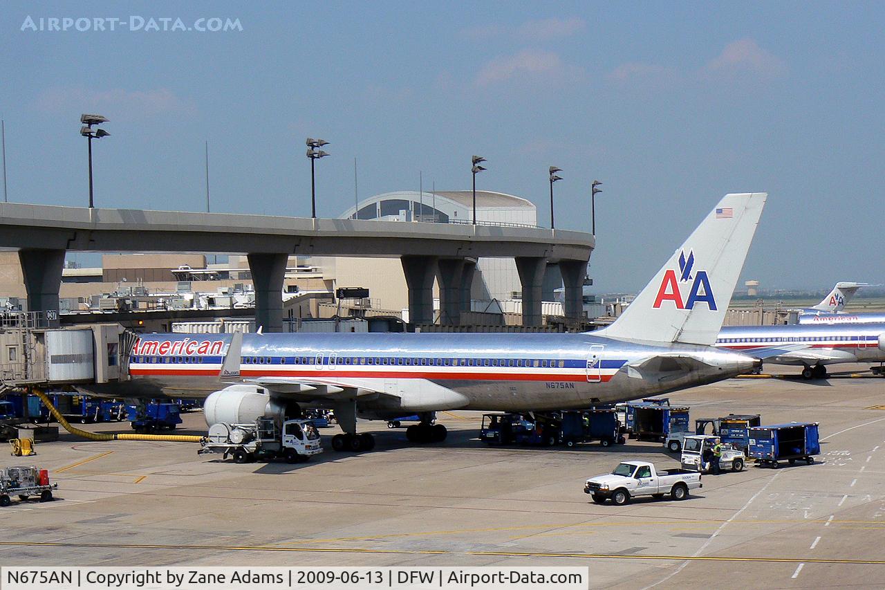N675AN, 1998 Boeing 757-223 C/N 29425, American Airlines at the gate - DFW