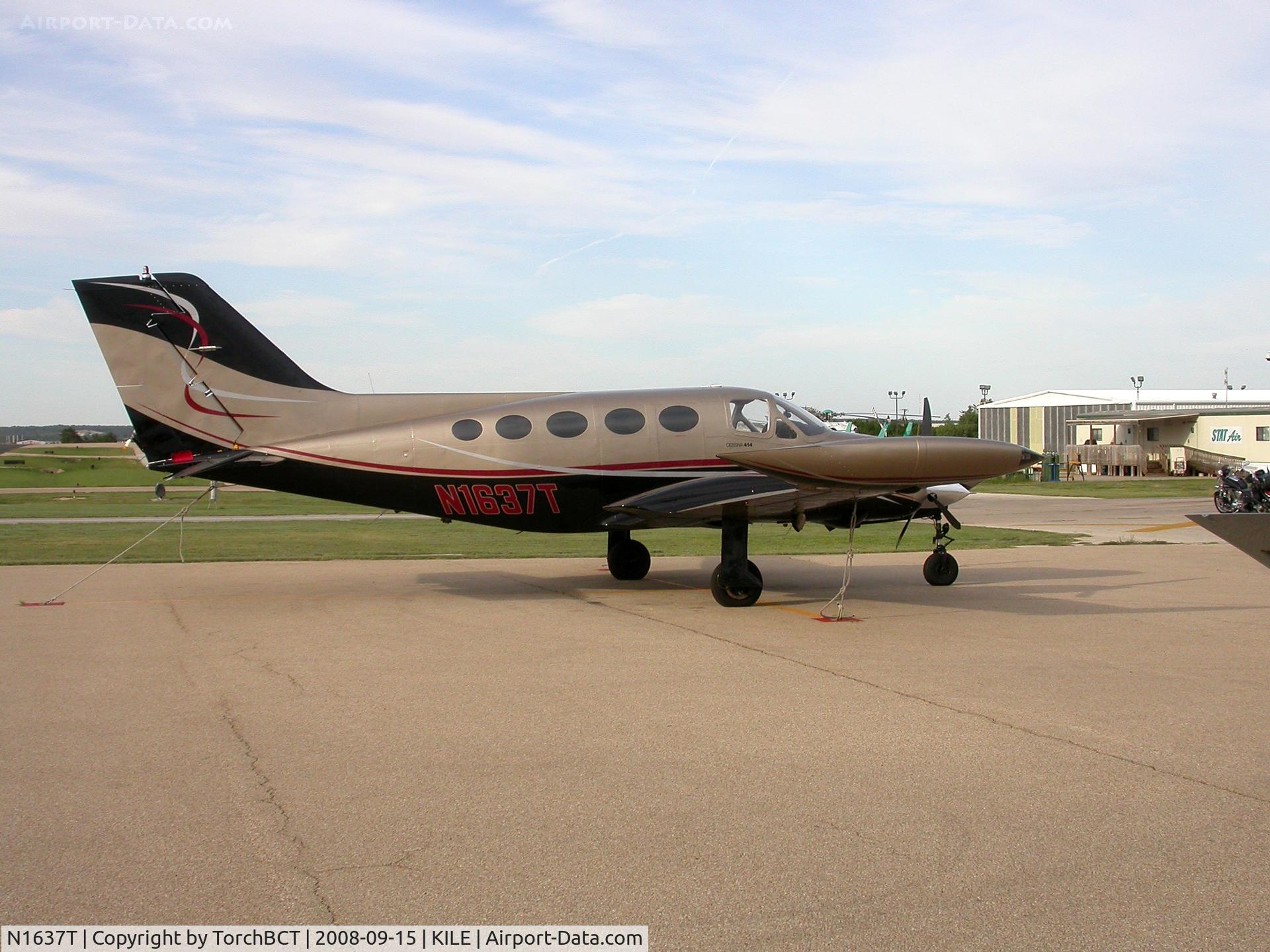 N1637T, 1973 Cessna 414 Chancellor C/N 414-0417, Cessna 414, N1637T, with new paint job at KILE.