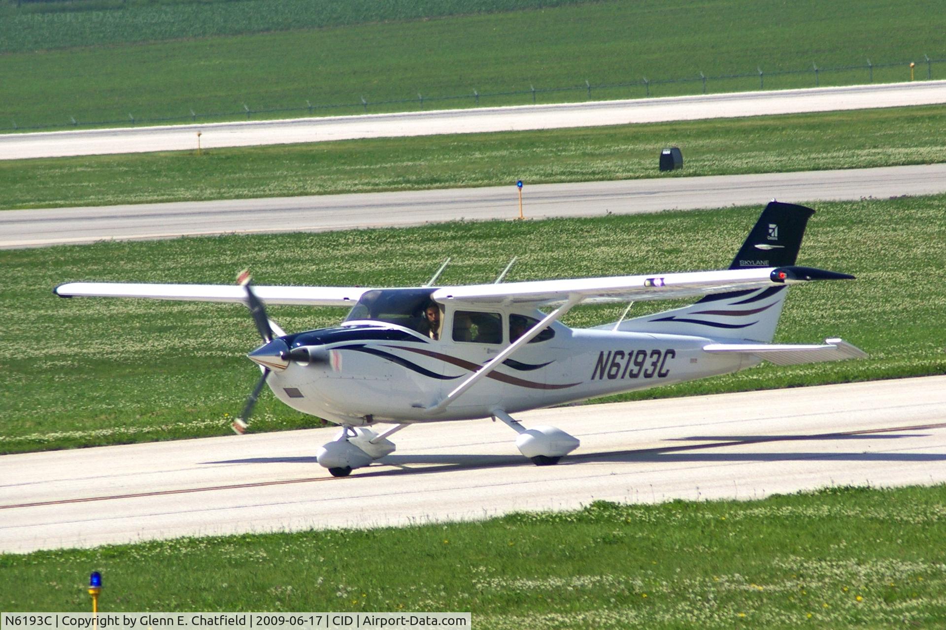 N6193C, 2008 Cessna 182T Skylane C/N 18282072, Taxiing for departure.