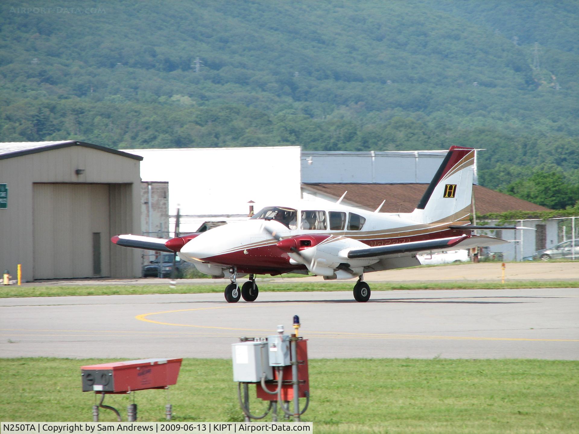 N250TA, 1974 Piper PA-23-250 C/N 27-7405364, Arriving at the 2009 WRAP Fly-In Pancake Breakfast