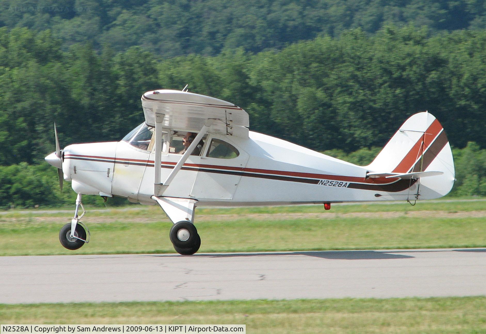 N2528A, 1952 Piper PA-22-135 Tri-Pacer C/N 22-836, Arriving at the 2009 WRAP Fly-In Pancake Breakfast