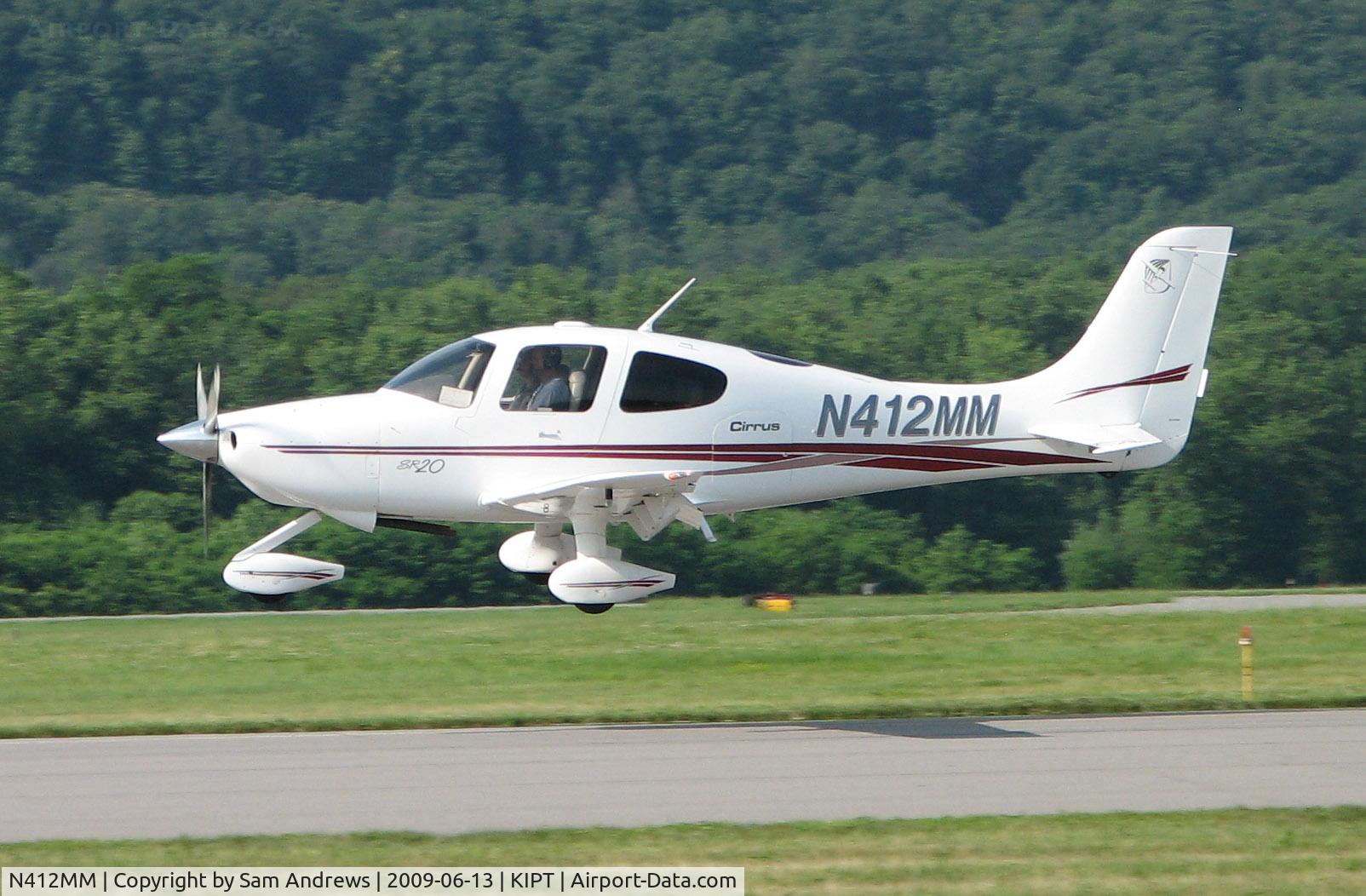N412MM, 2003 Cirrus SR20 C/N 1285, Arriving at the 2009 WRAP Fly-In Pancake Breakfast