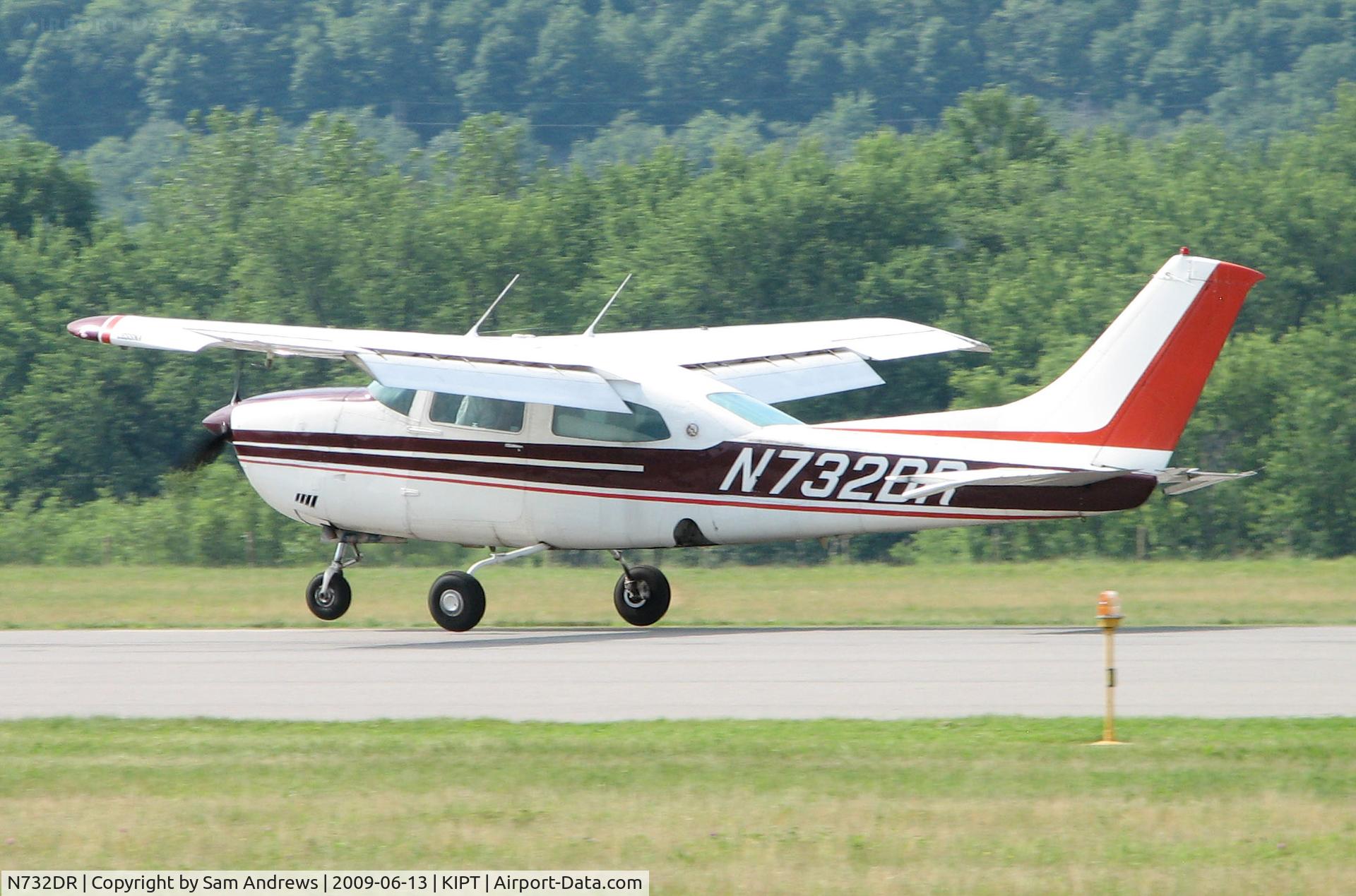 N732DR, 1976 Cessna 210L Centurion C/N 21061438, Arriving at the 2009 WRAP Fly-In Pancake Breakfast