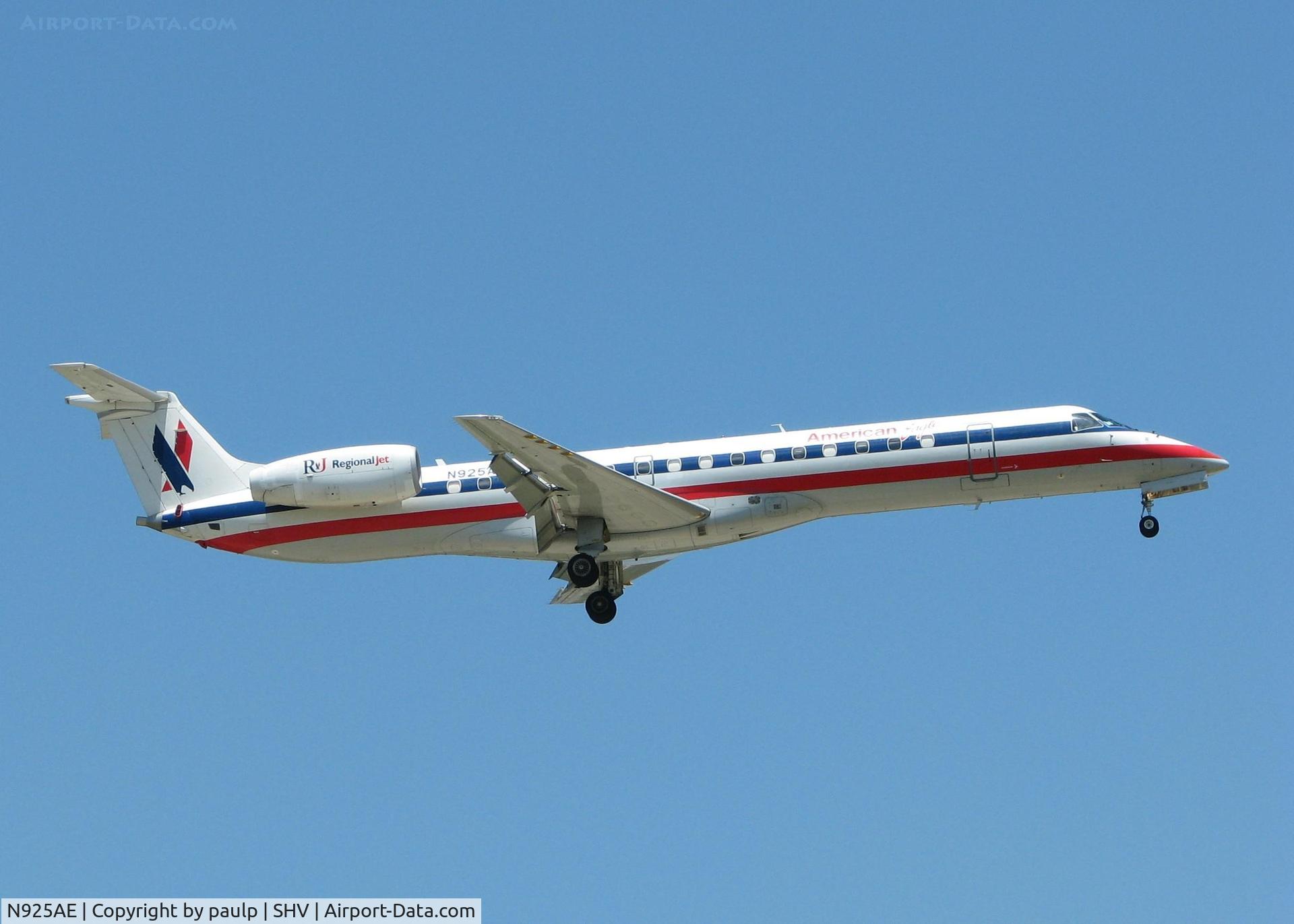 N925AE, 2005 Embraer ERJ-145LR (EMB-145LR) C/N 14500908, Landing on runway 14 at the Shreveport Regional airport.
