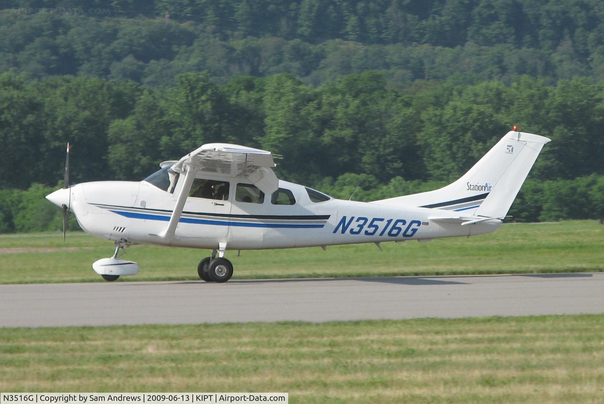 N3516G, 2001 Cessna 206H Stationair C/N 20608164, Arriving at the 2009 WRAP Fly-In Pancake Breakfast