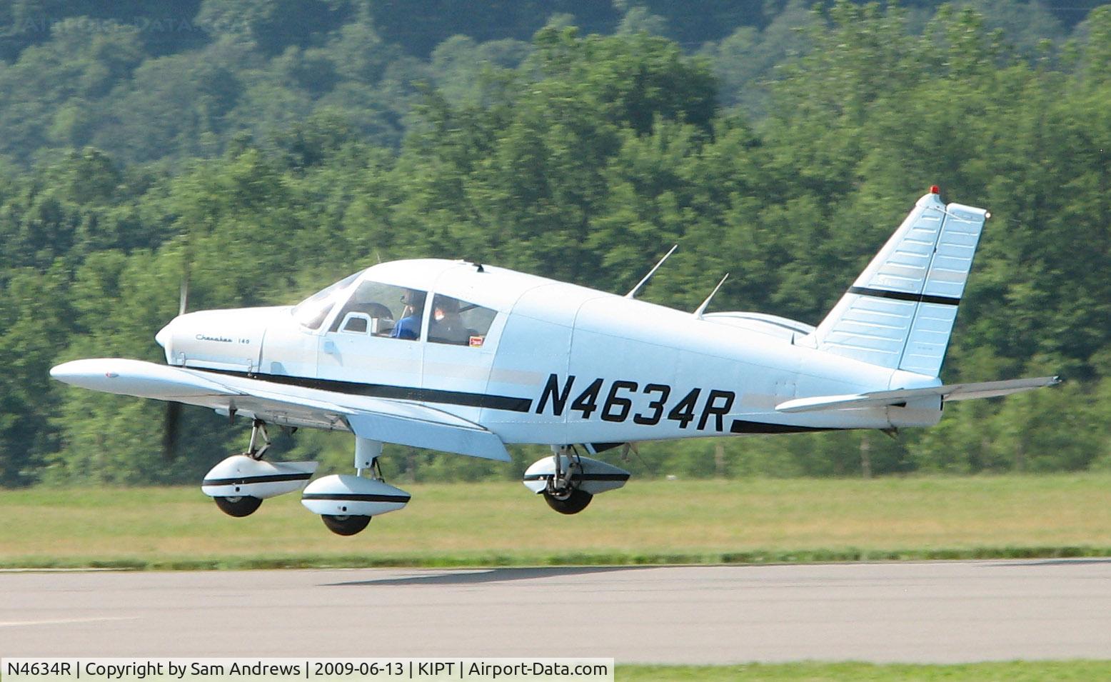 N4634R, 1966 Piper PA-28-140 C/N 28-21385, Arriving at the 2009 WRAP Fly-In Pancake Breakfast