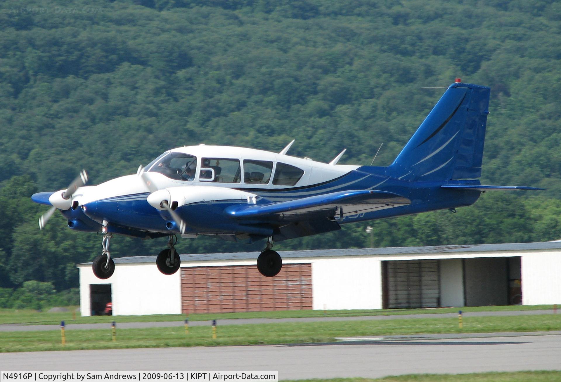 N4916P, 1962 Piper PA-23-235 Apache C/N 27-506, Arriving at the 2009 WRAP Fly-In Pancake Breakfast